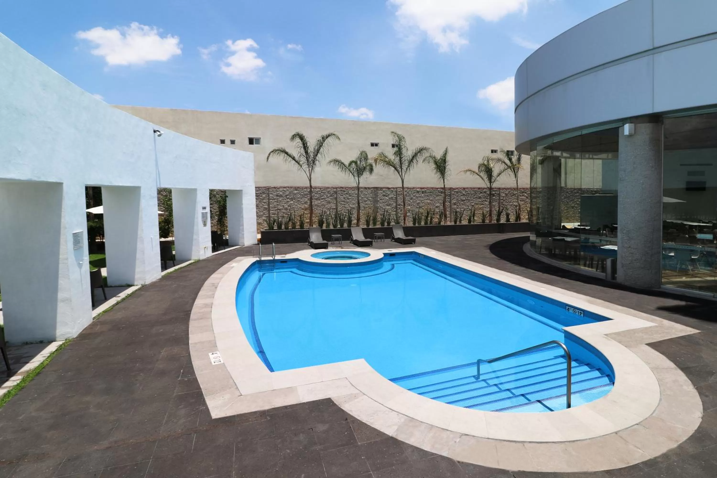 Swimming pool in Holiday Inn Express San Luis Potosí by IHG