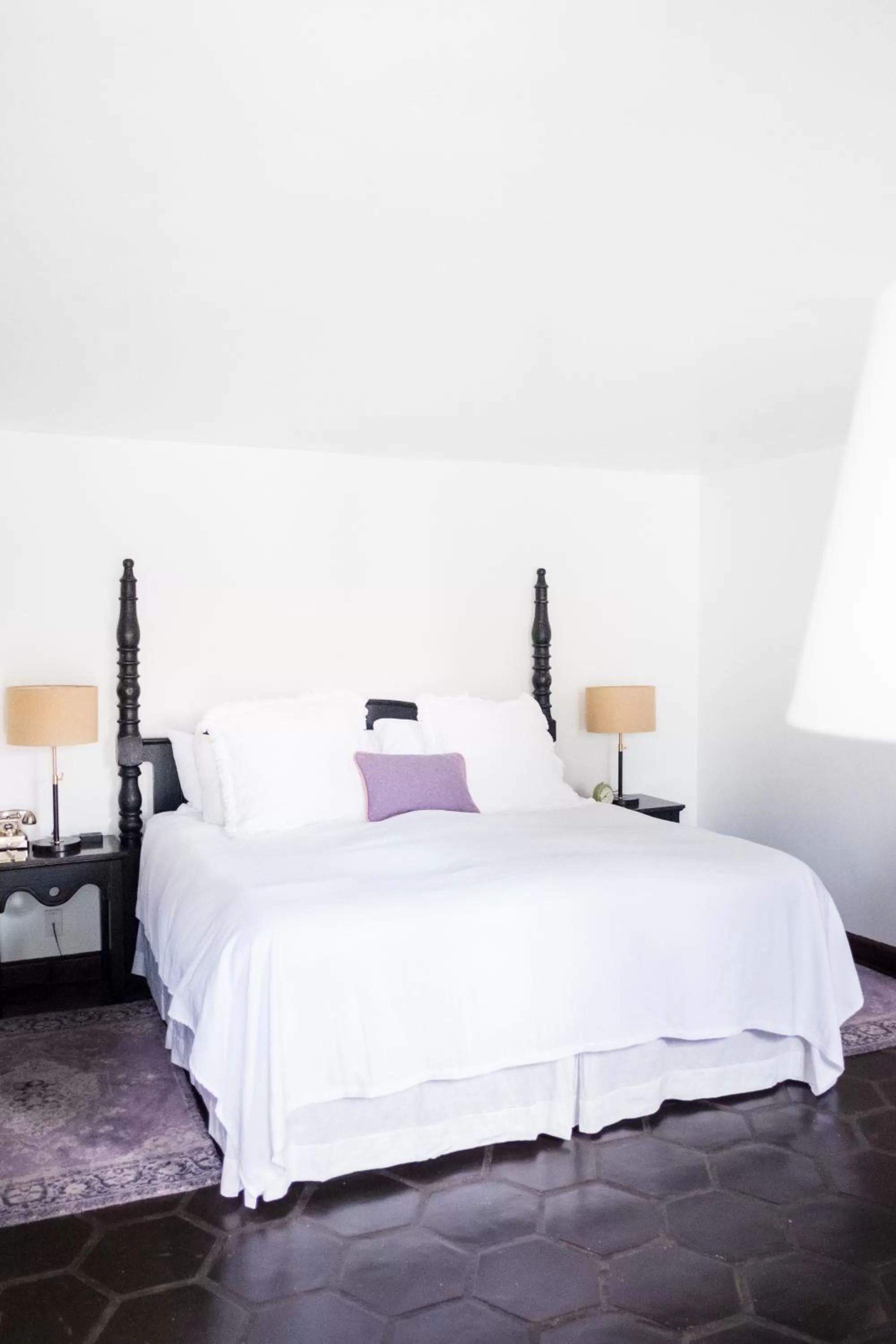 Bed in Ingleside Estate Hotel & Bungalows- Adults Only