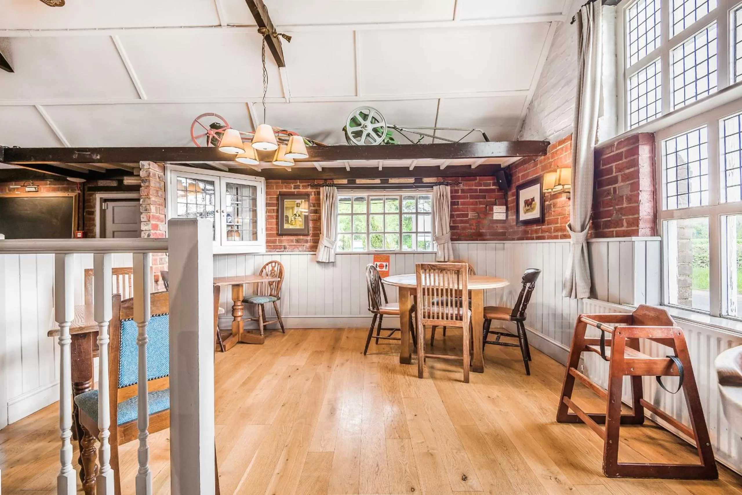 Lounge or bar in The Walhampton Arms