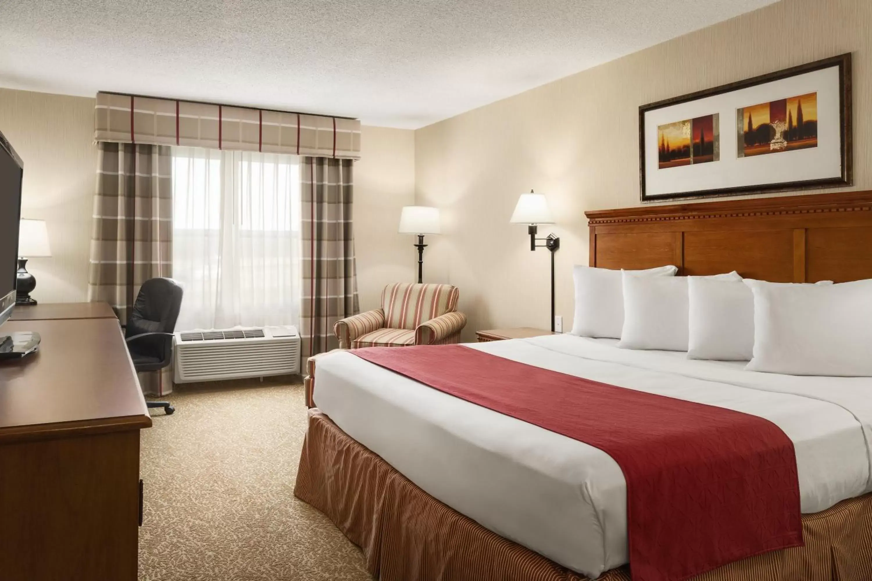 King Suite with Whirlpool - Disability Access/Non-Smoking in Country Inn & Suites by Radisson, Rossford - Toledo South King Suite with Whirlpool - Disability Access/Non-Smoking in Country Inn & Suites by Radisson, Rossford - Toledo South
