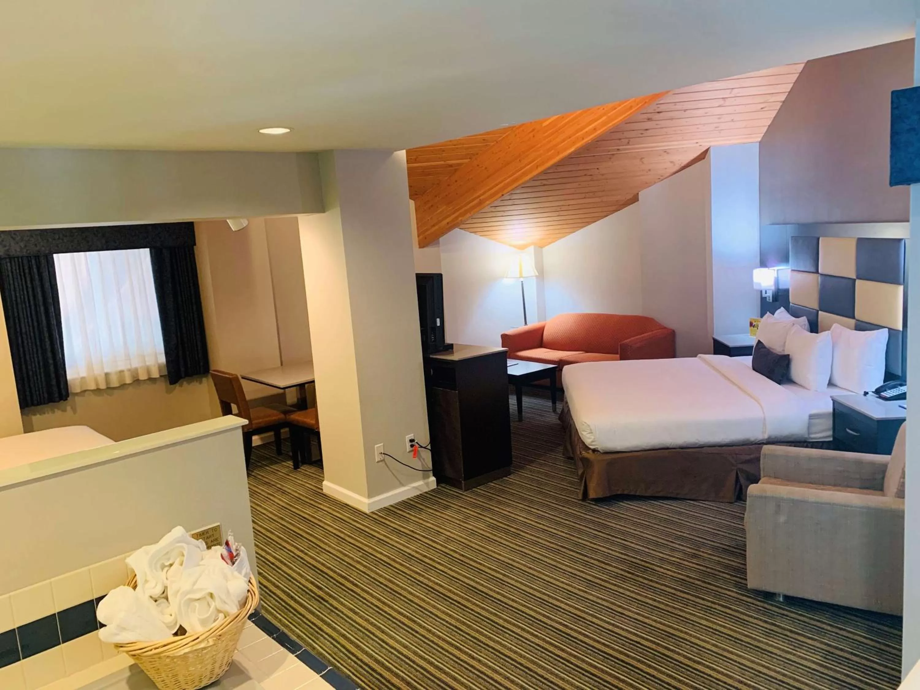 King Suite with Balcony in SureStay Plus Hotel by Best Western Redding