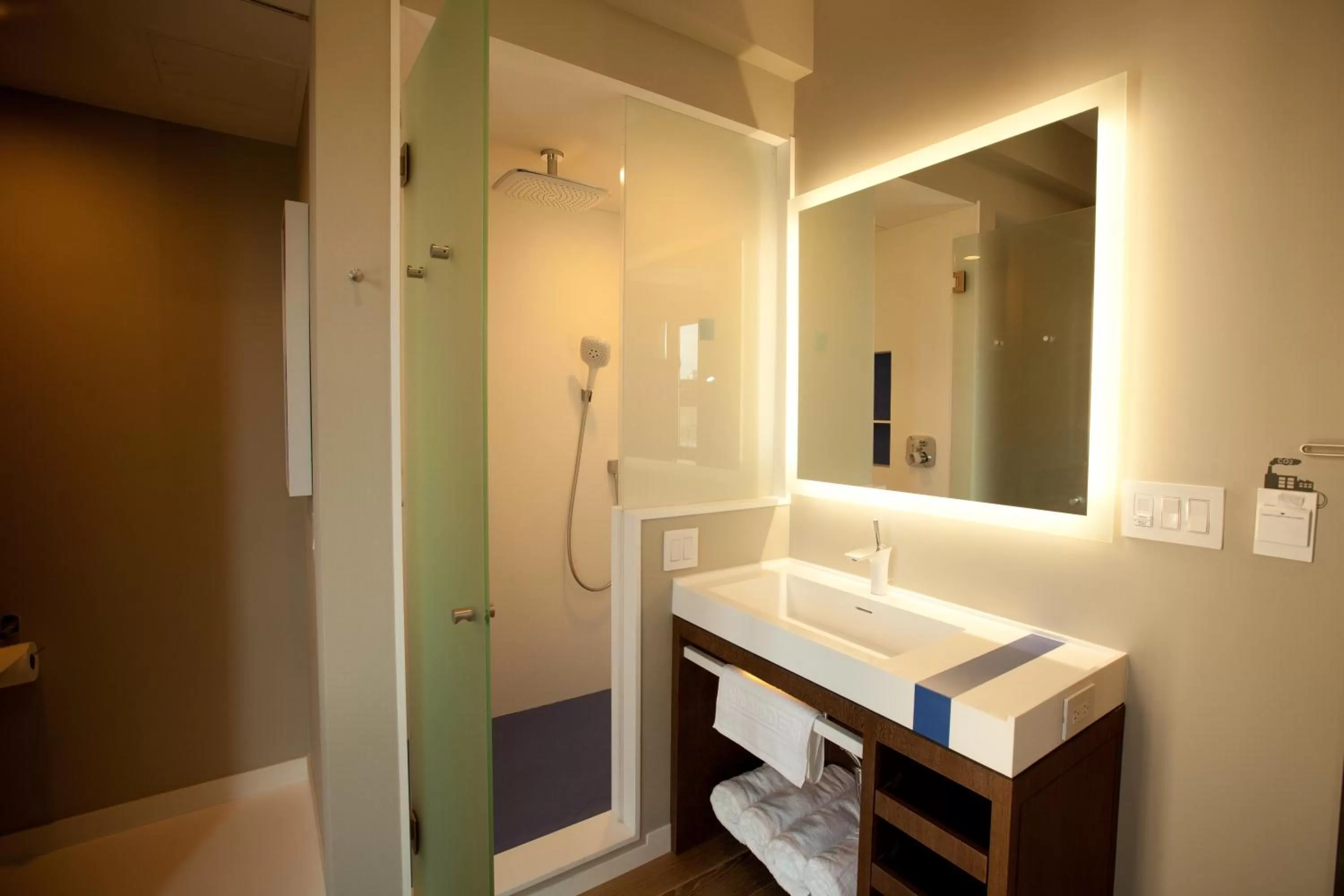 Standard King Room in NobleDEN Hotel