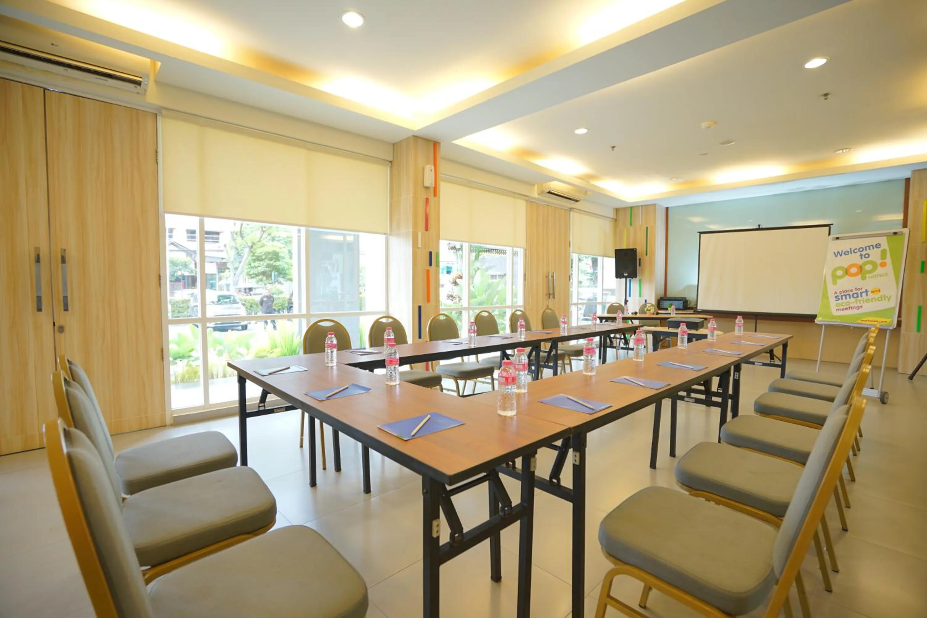 Meeting/conference room in POP! Hotel Sangaji Yogyakarta