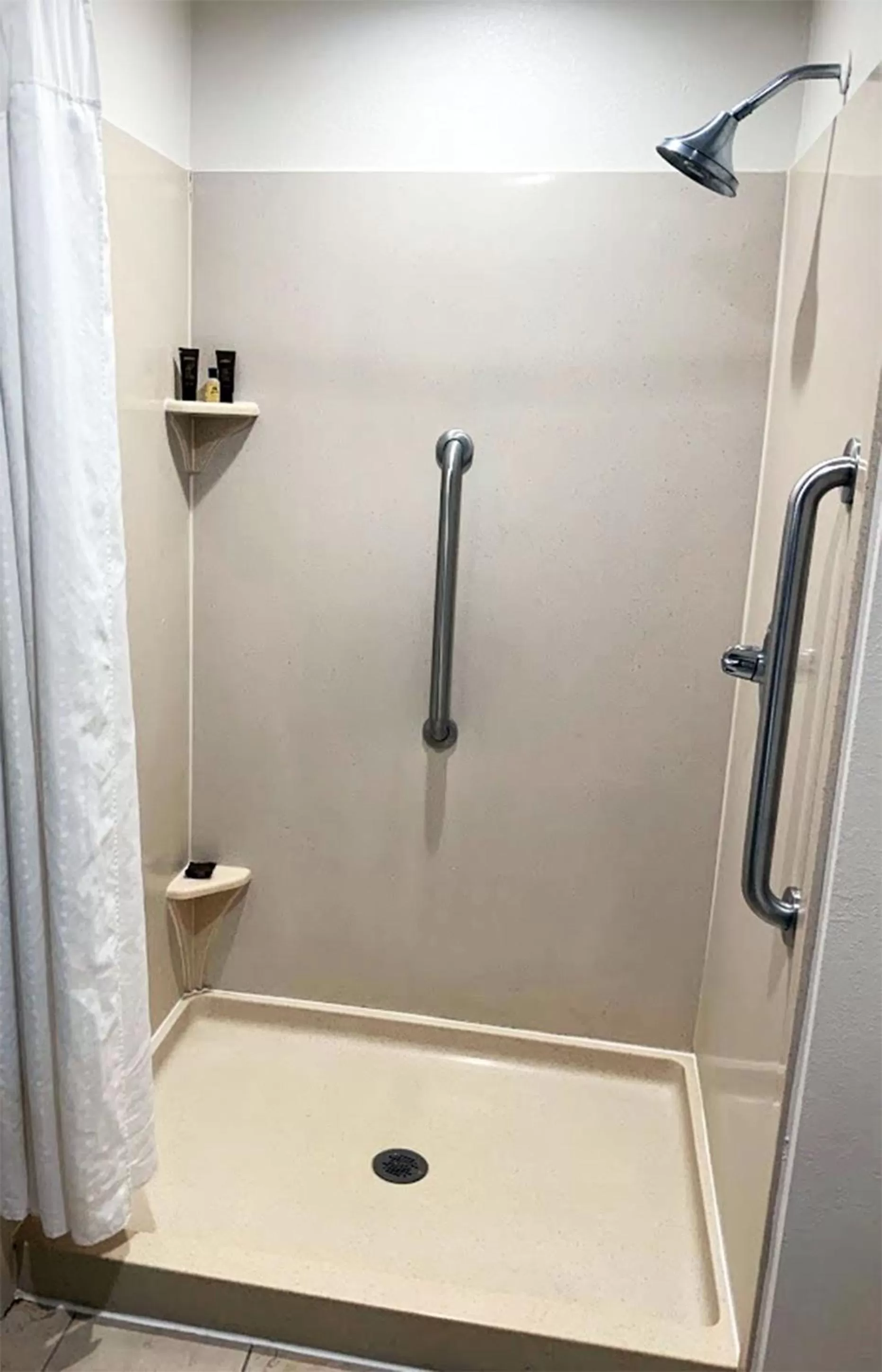 Bathroom in Wingate by Wyndham Jackson Ridgeland