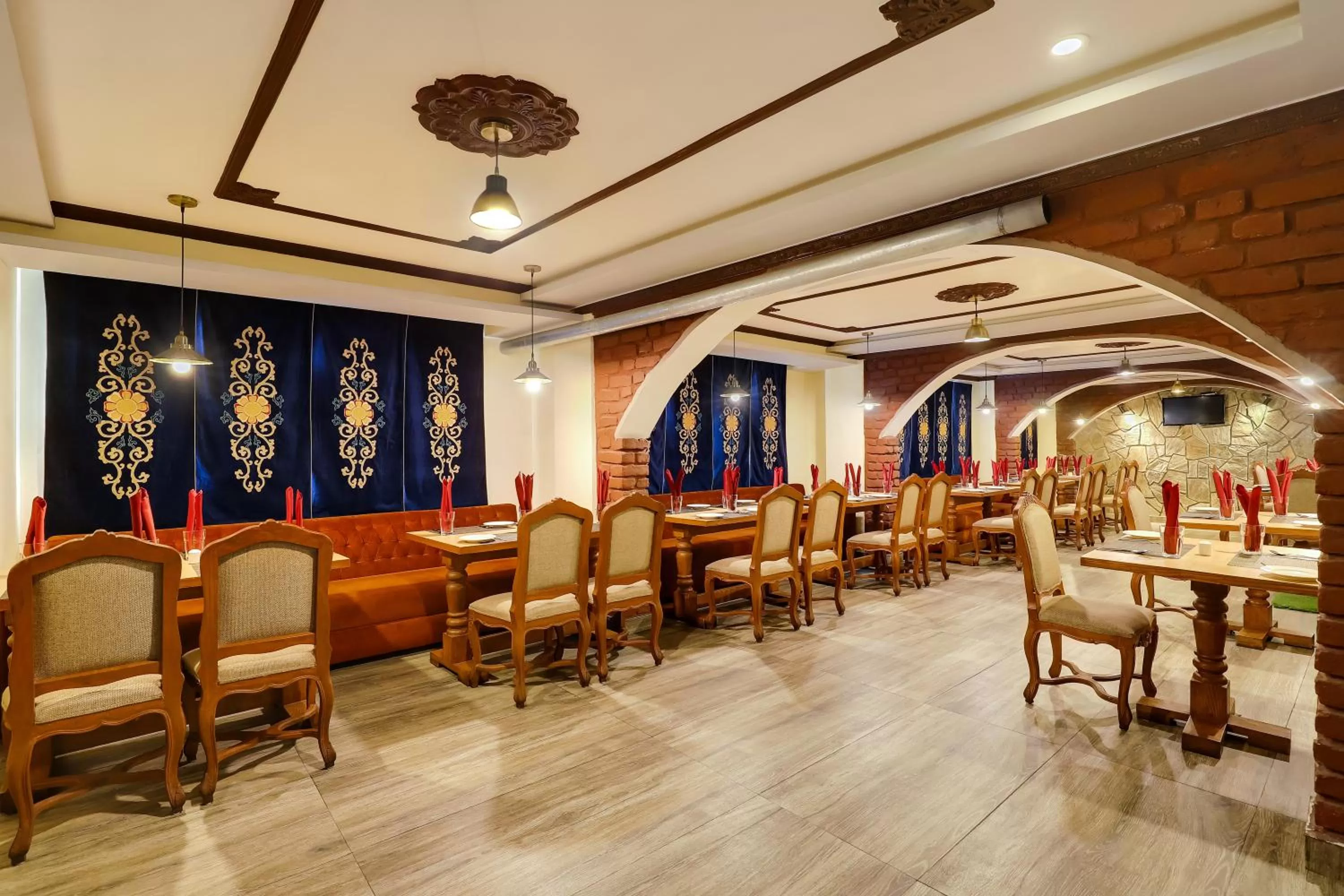 Restaurant/places to eat in Summit Hermon Hotel & Spa