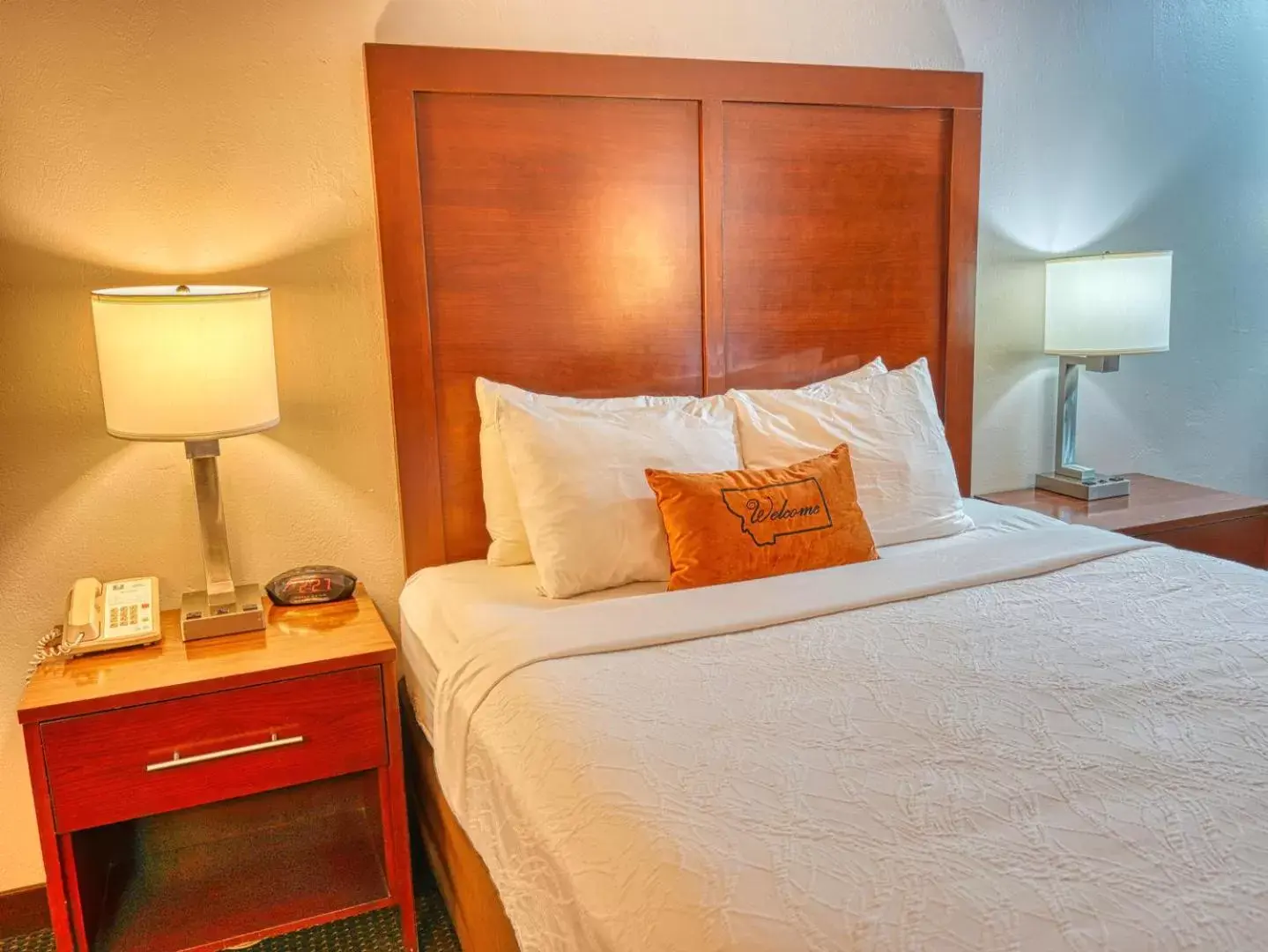 Queen Room - Non-Smoking in Yellowstone River Inn & Suites Queen Room - Non-Smoking in Yellowstone River Inn & Suites