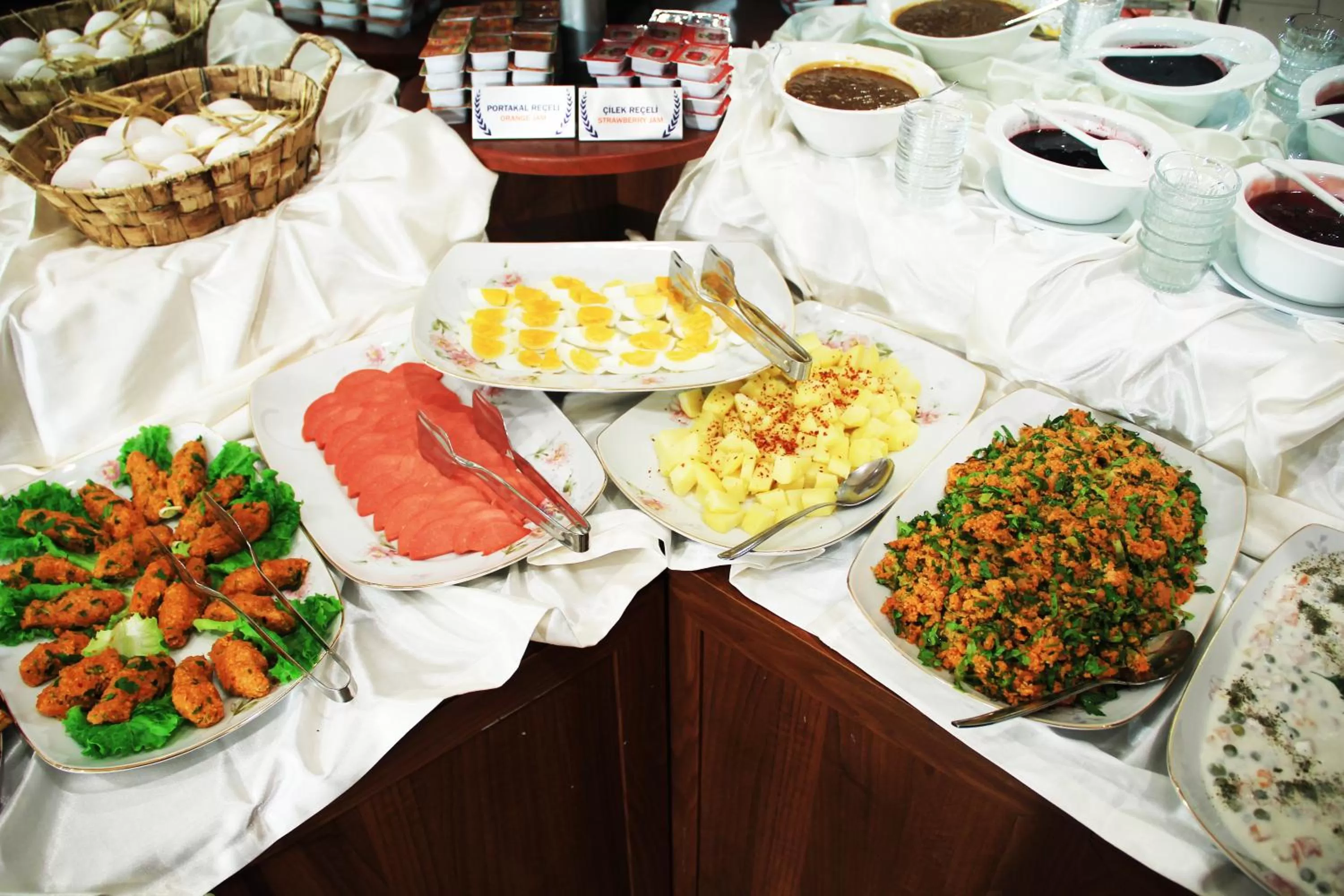 Restaurant/places to eat in Kervansaray Canakkale Hotel - Special Category