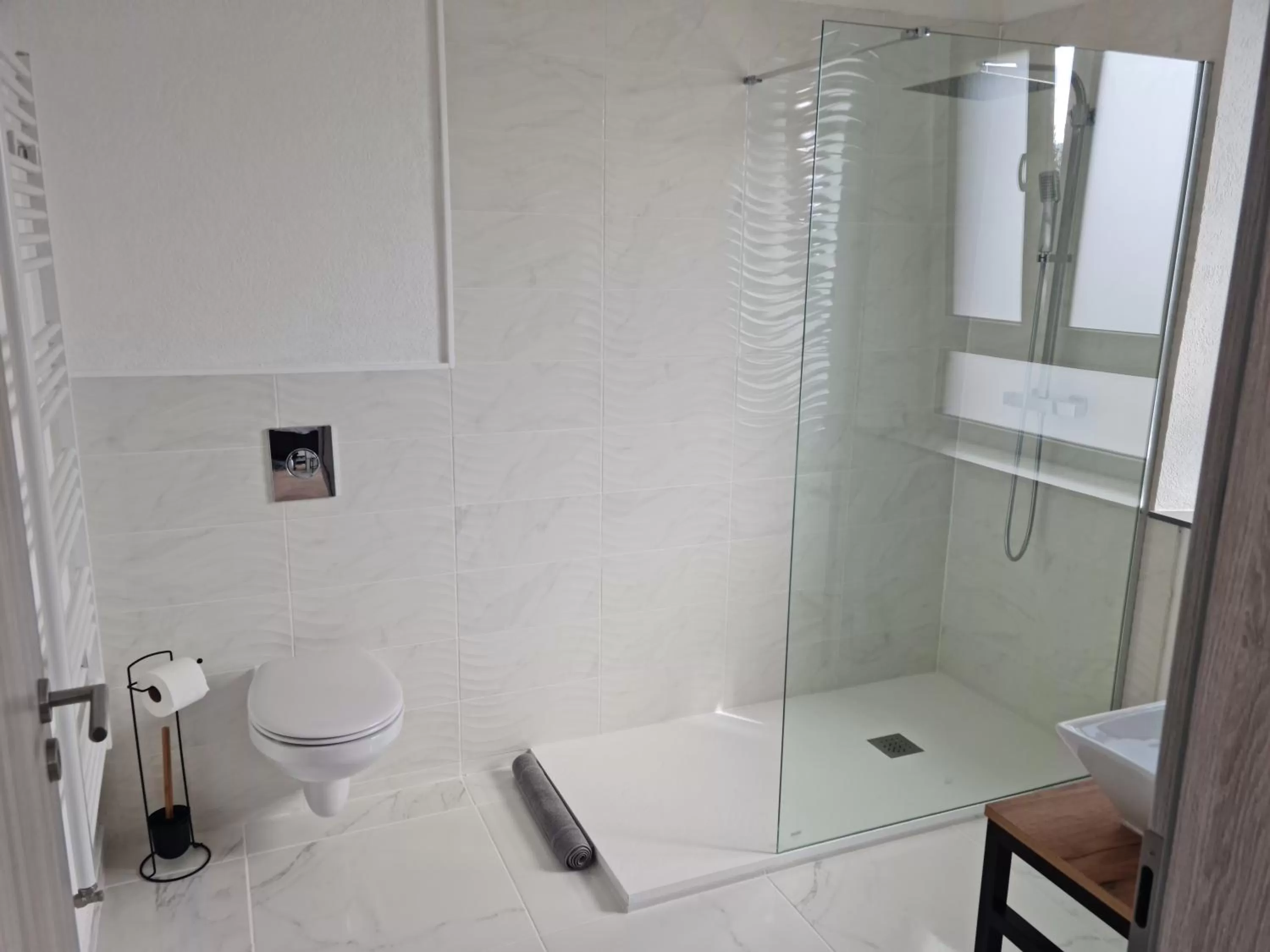 Shower in La Factory