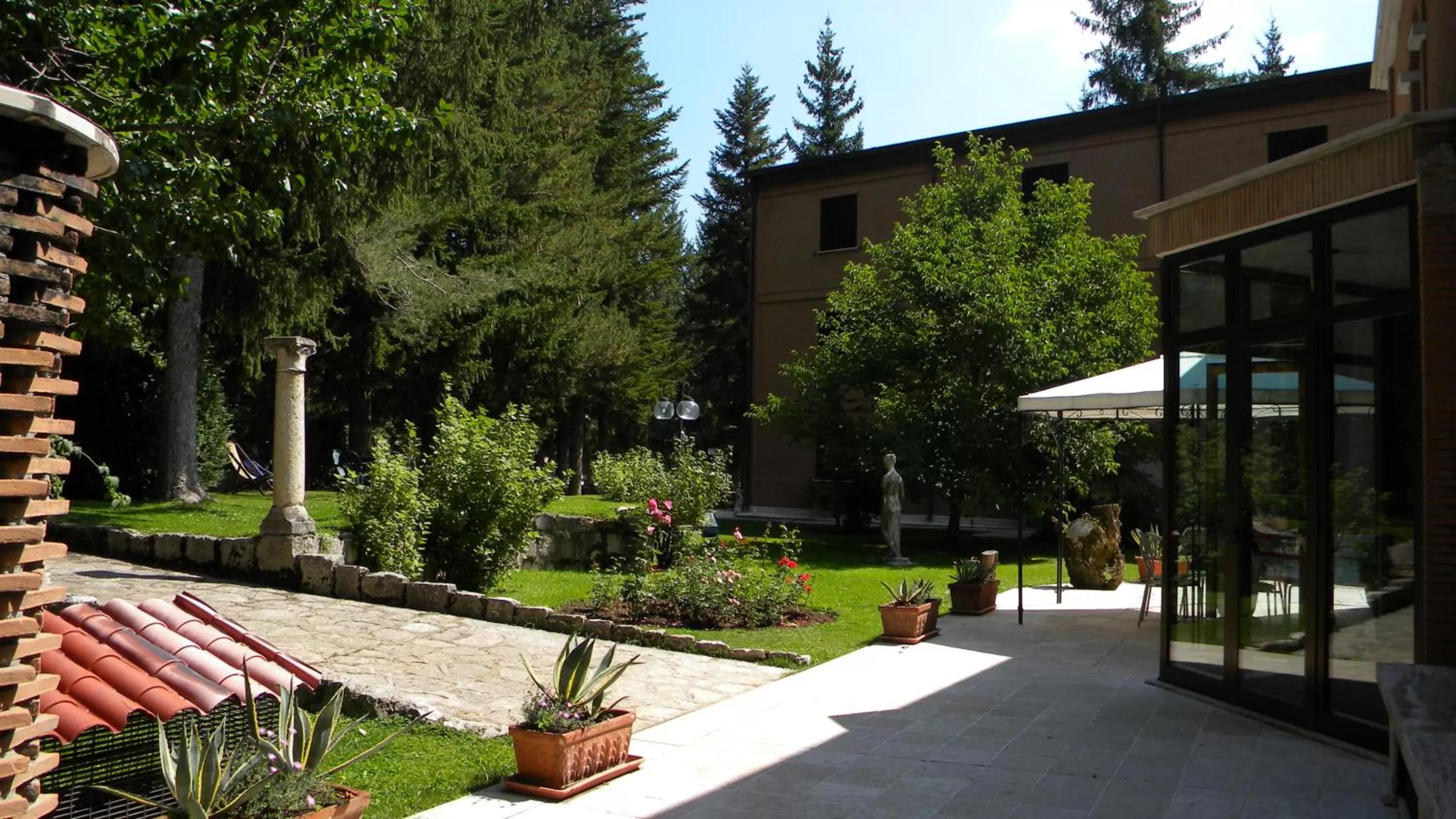 Property building in LH Albergo il Picchio