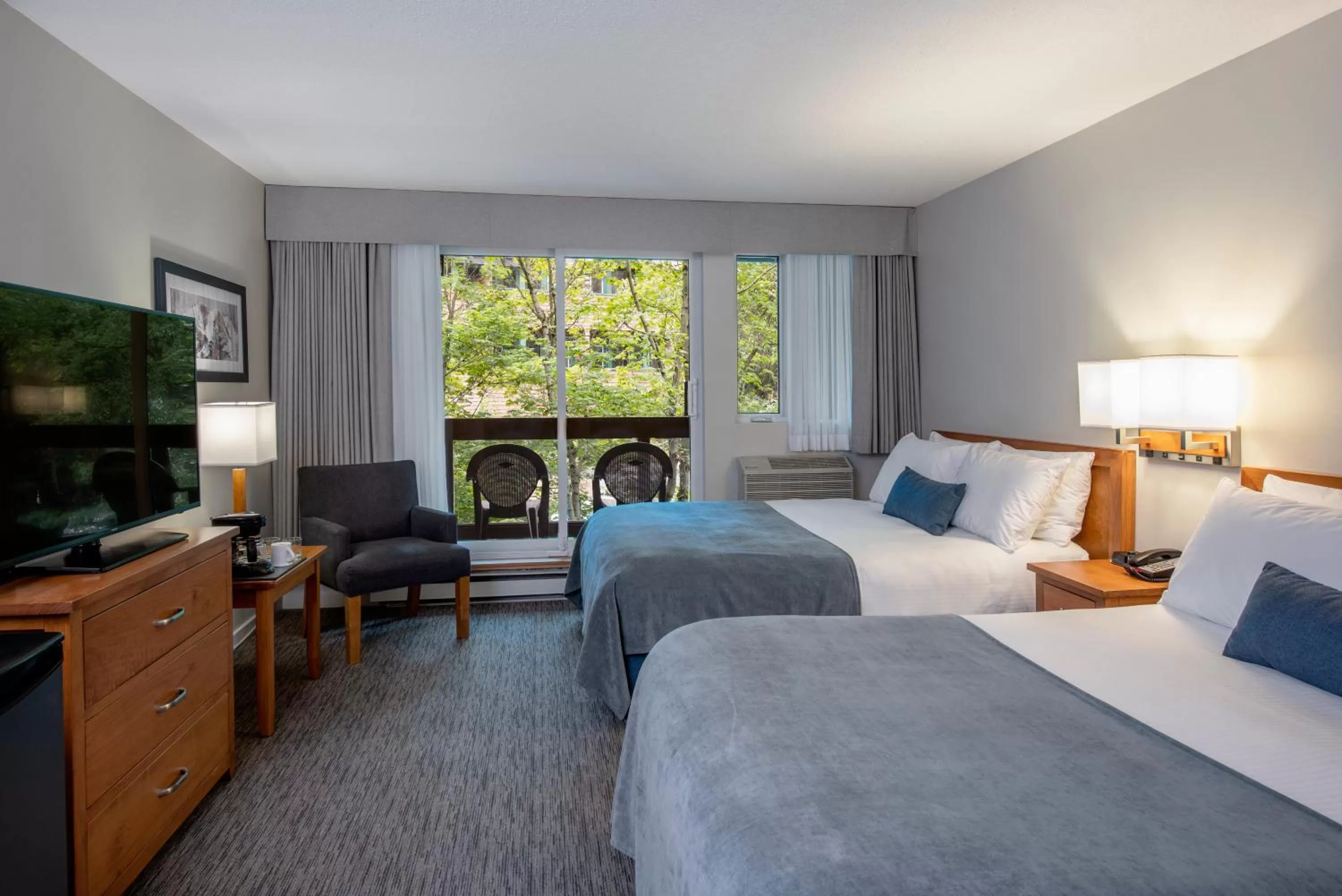Photo of the whole room, Bed in Whistler Village Inn & Suites