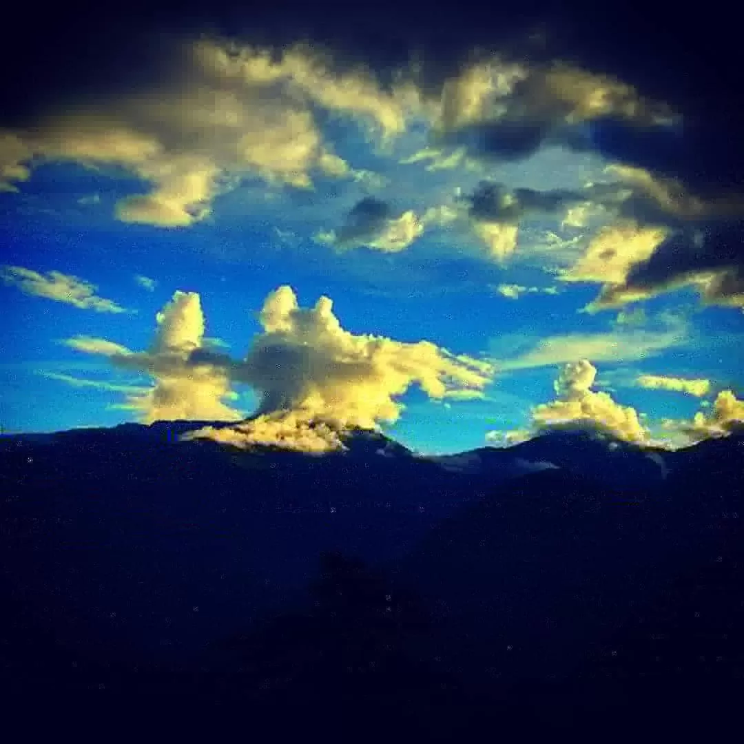 Natural landscape in Soham's Chateau De Naggar - Manali