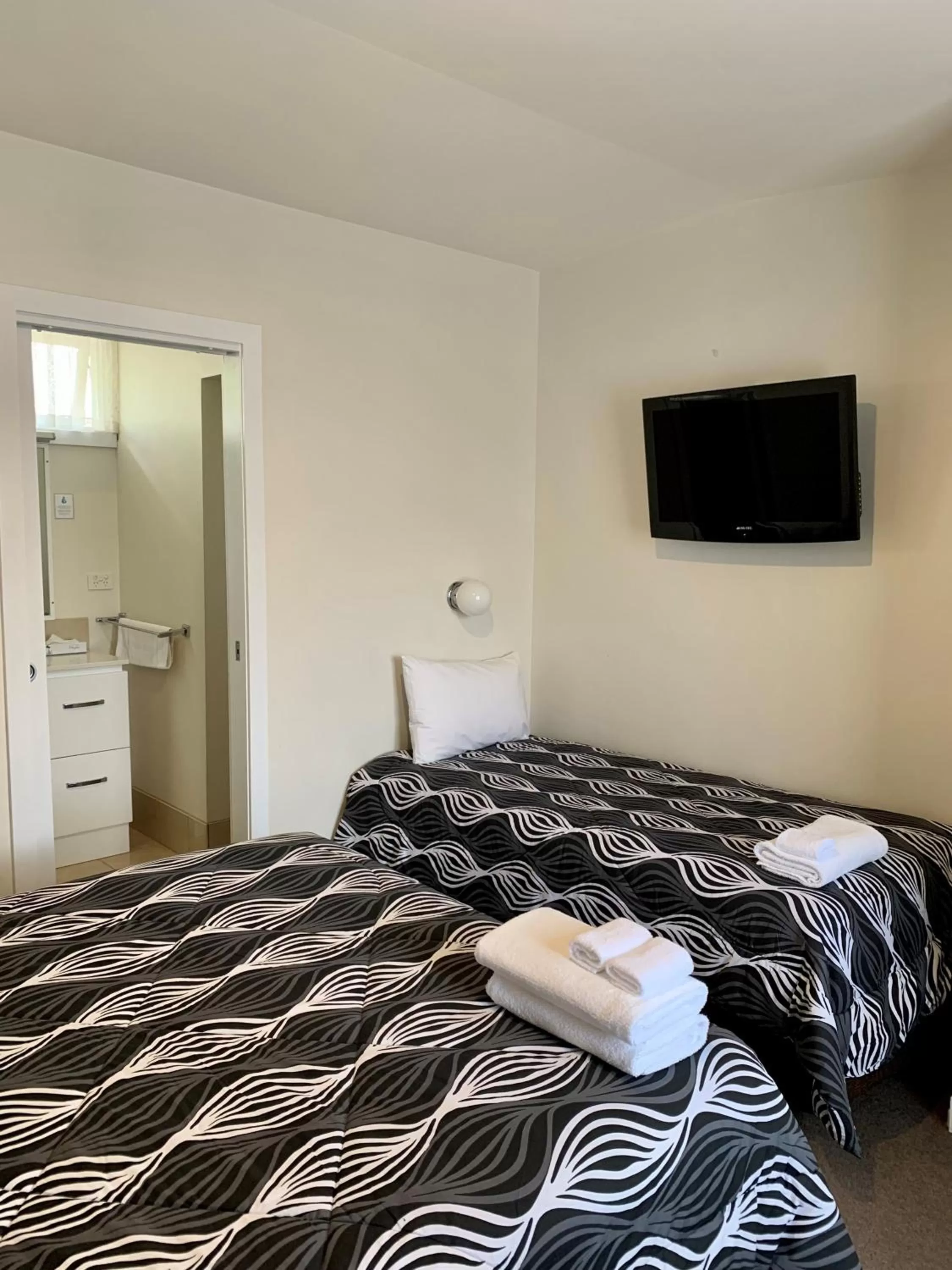 Bed in Seahorse Motel Cowes