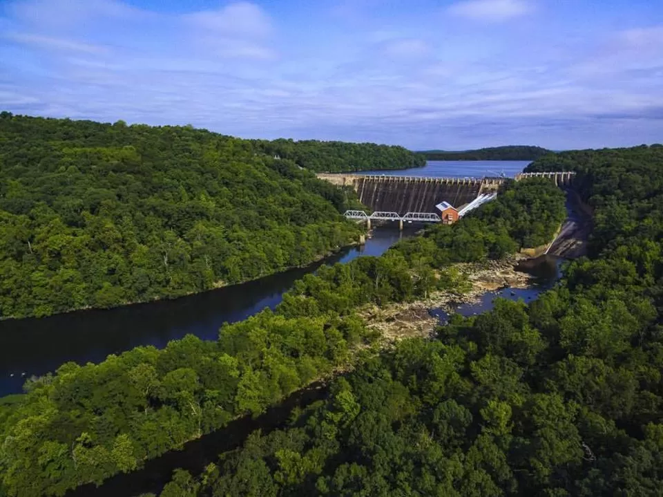Spring in Roadway Inn Troy