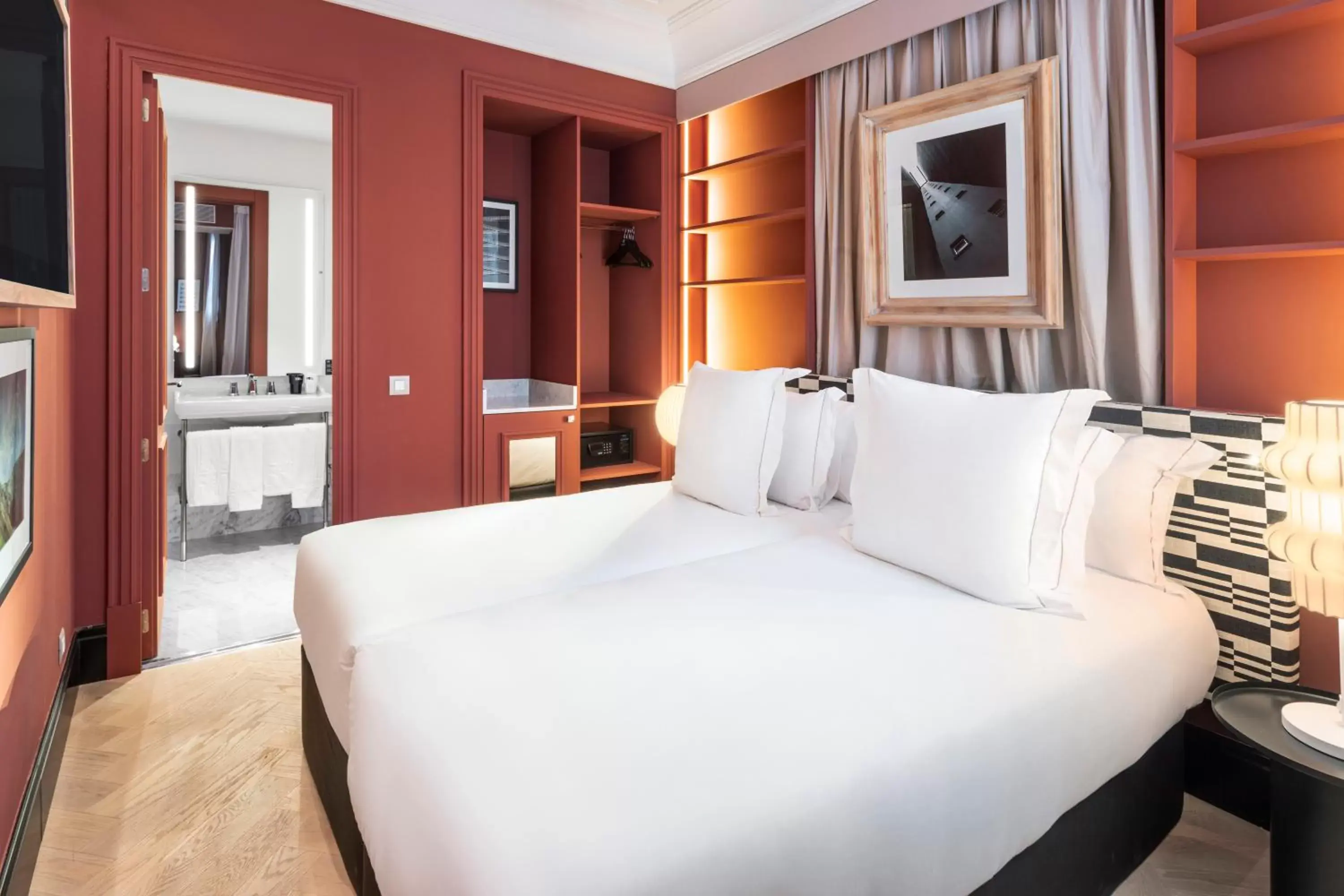 Economy Double or Twin Room in One Shot Aragó Economy Double or Twin Room in One Shot Aragó