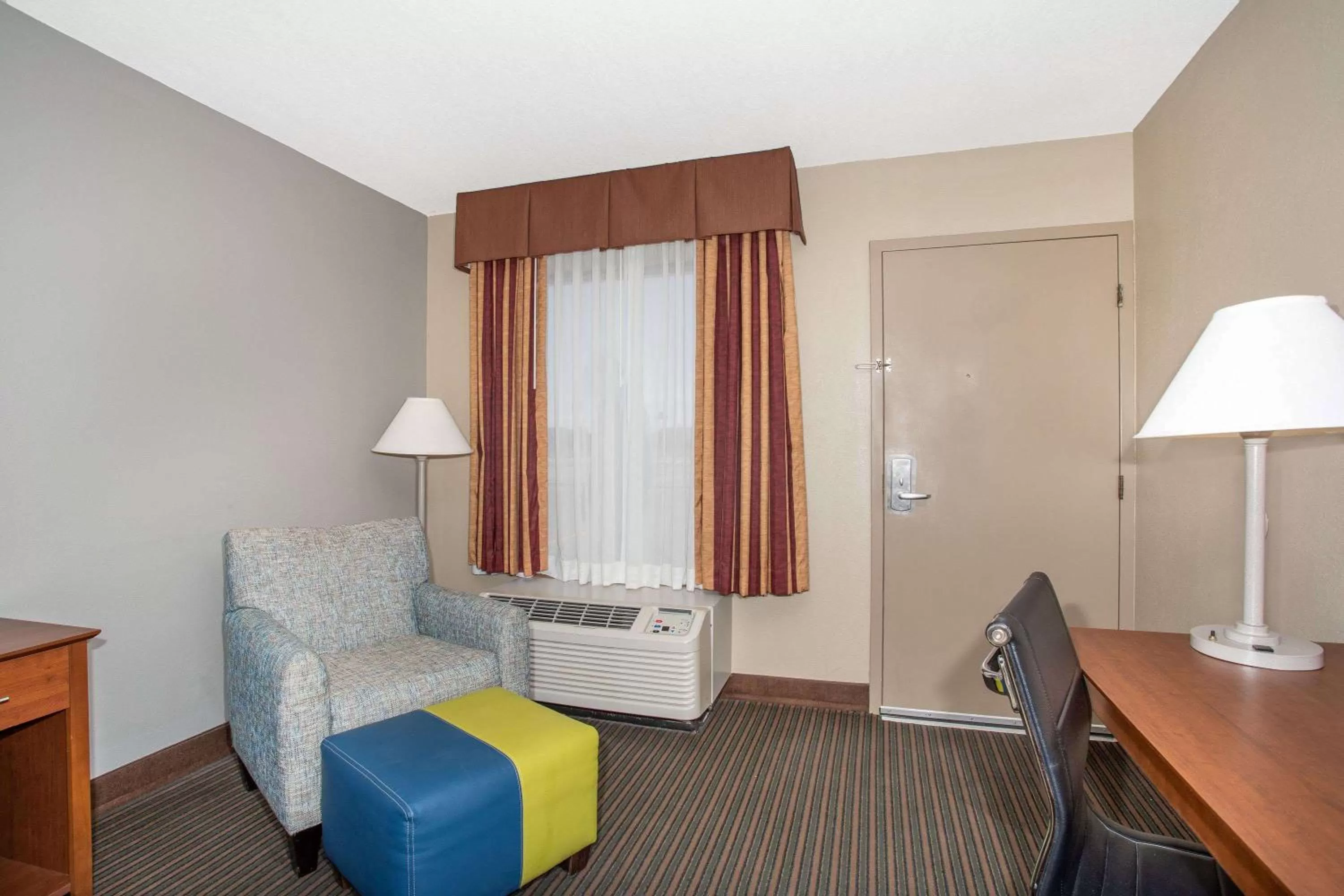 Photo of the whole room in Baymont by Wyndham Hays