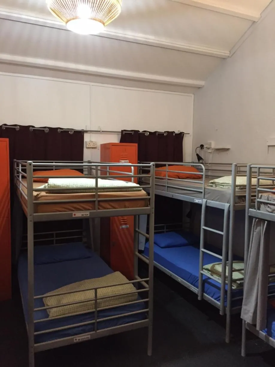 bunk bed, Bed in Royal Lodge @ Pagoda Street