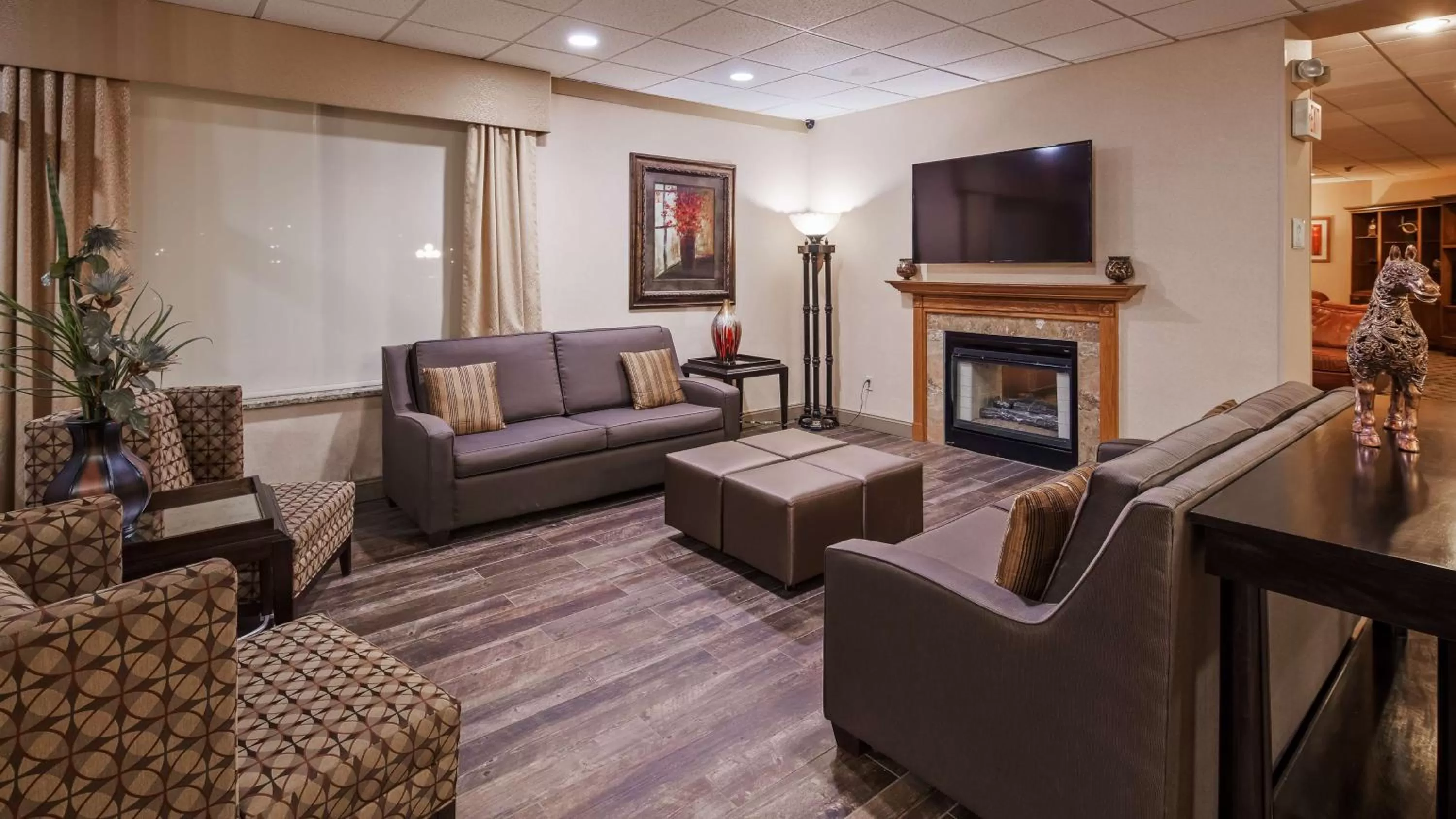 Lobby or reception in Best Western Crossroads of the Bluffs