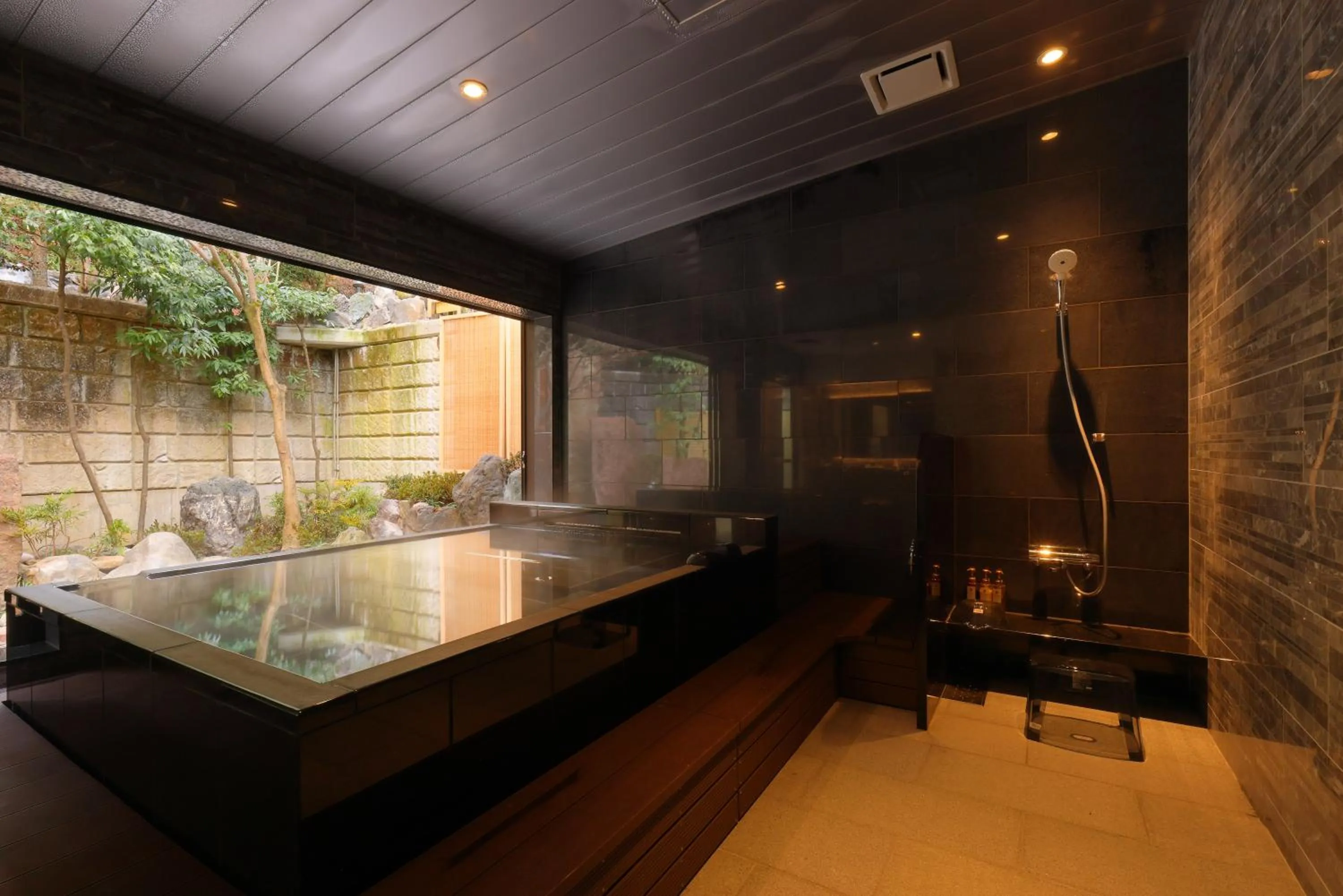 Hot Spring Bath in Arima Onsen Taketoritei Maruyama