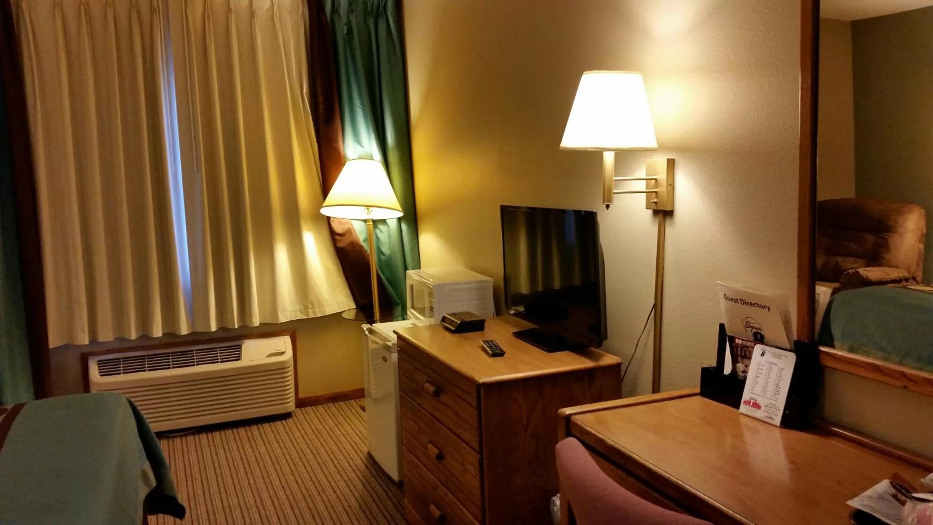 Other, Bed in Super 8 by Wyndham Macomb