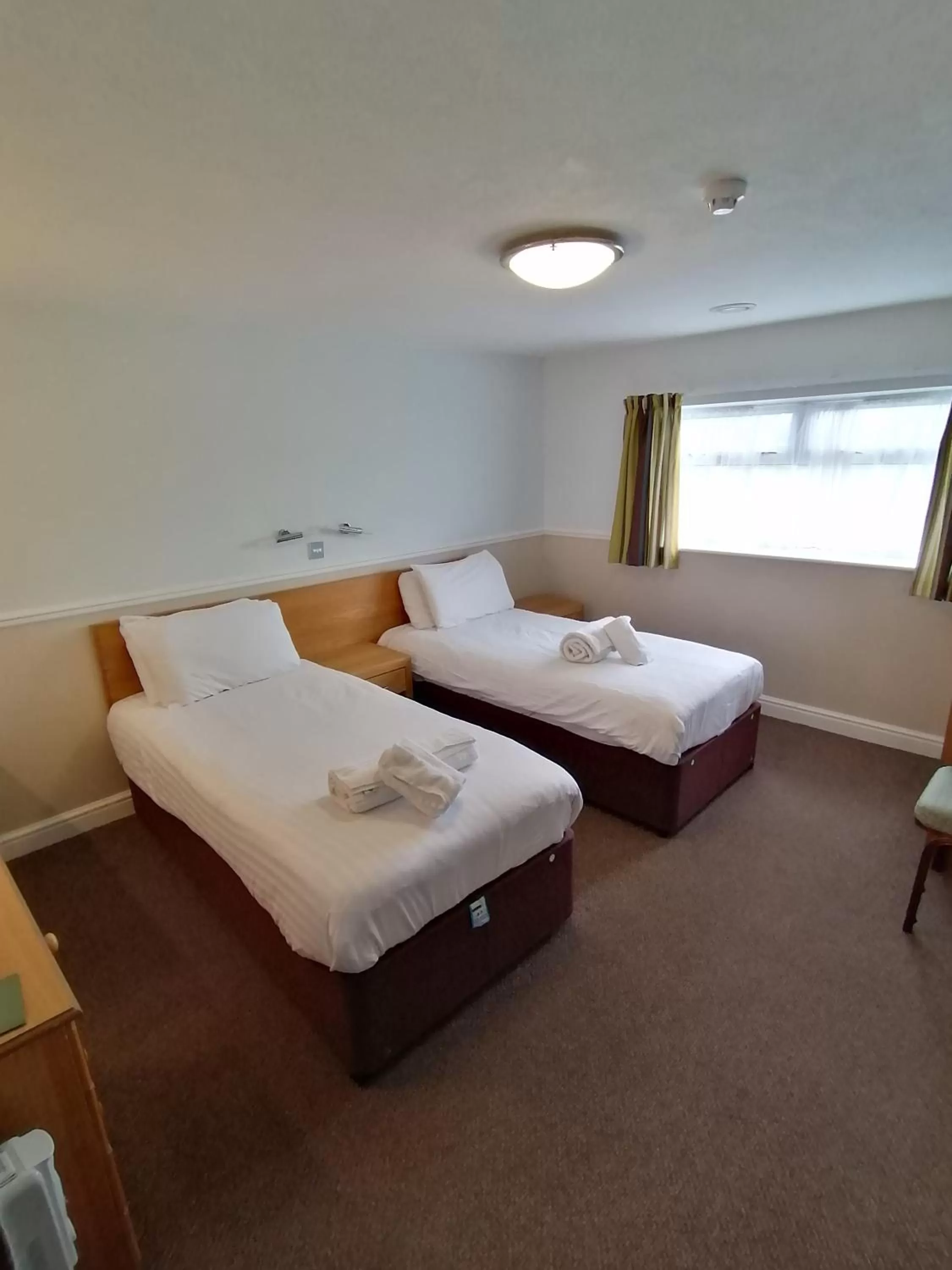 Bedroom, Bed in North Shore Hotel