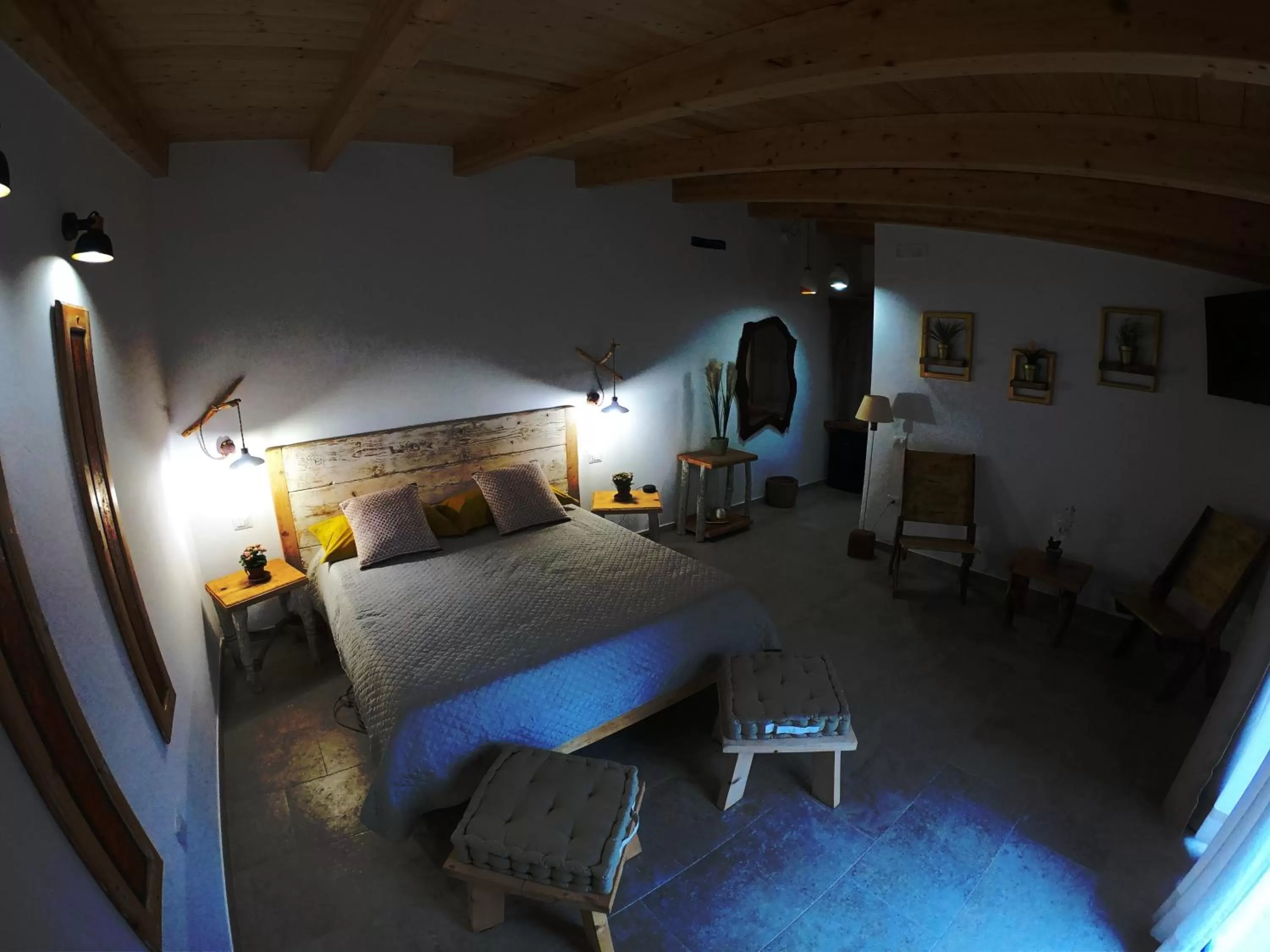 Decorative detail, Bed in B&B Les Chambres Rooms & Suite