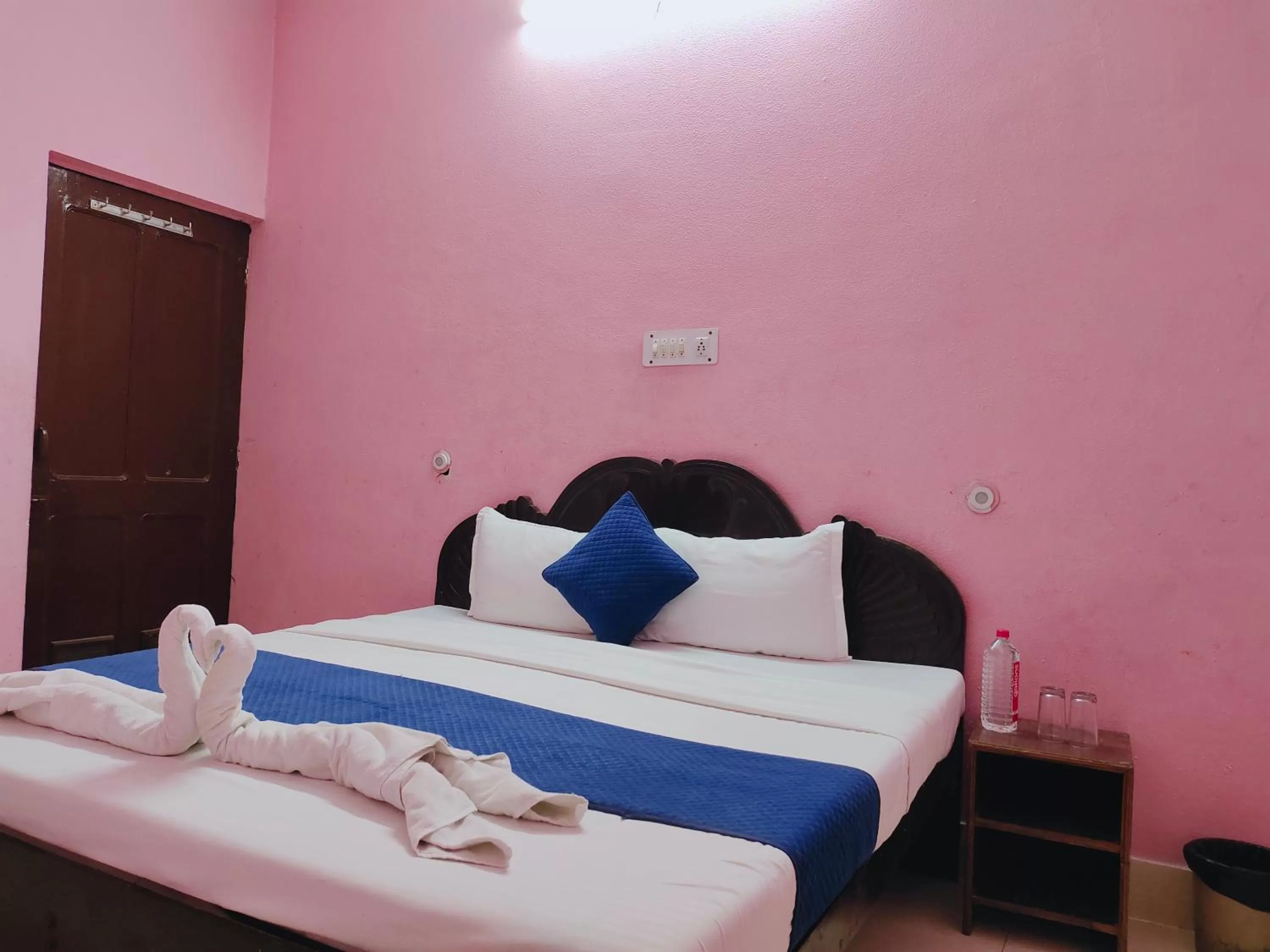 Bed in The Maurvi Inn