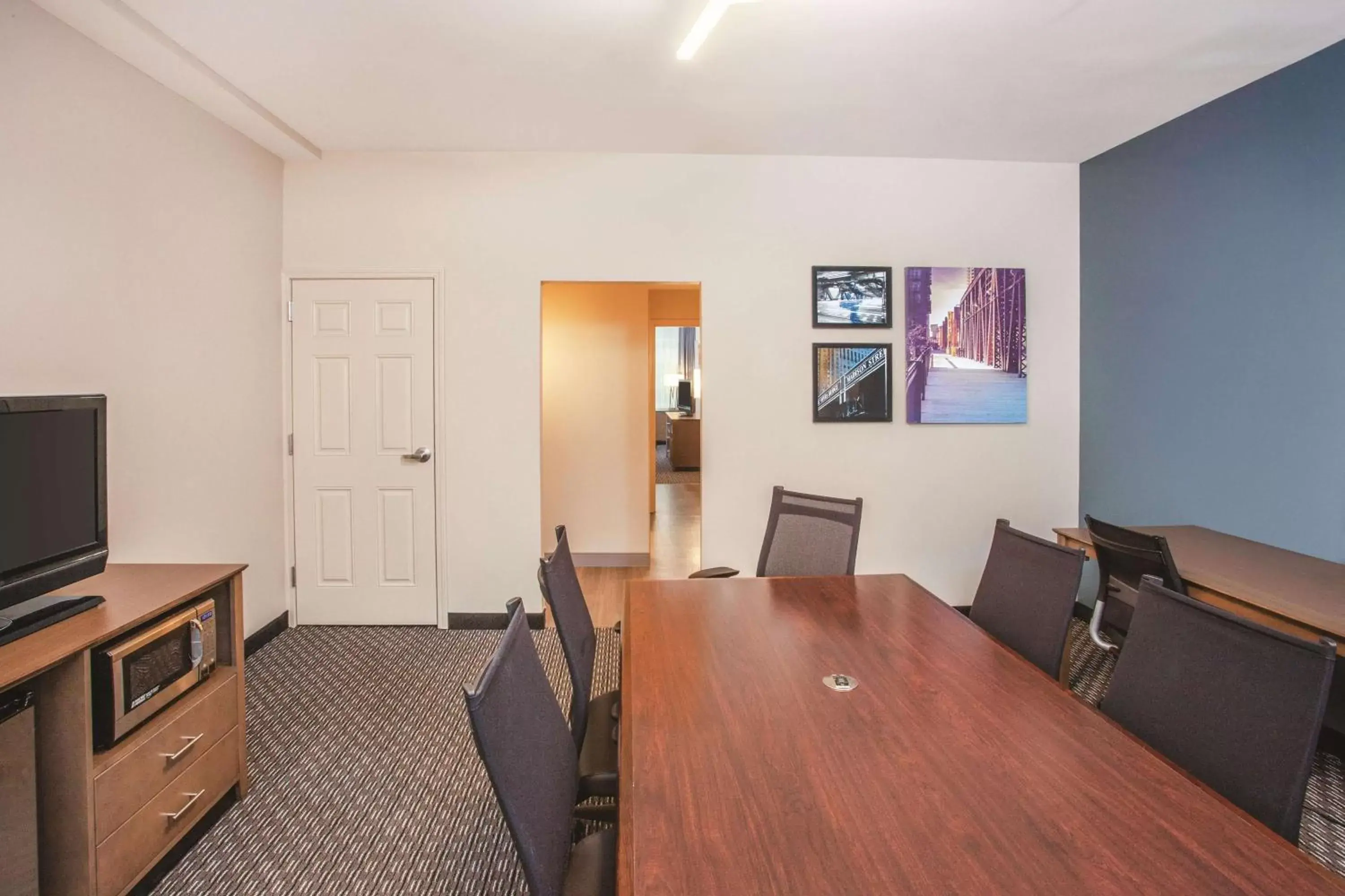 Conference King Suite with City View - Non-Smoking in La Quinta by Wyndham Chicago Downtown Conference King Suite with City View - Non-Smoking in La Quinta by Wyndham Chicago Downtown