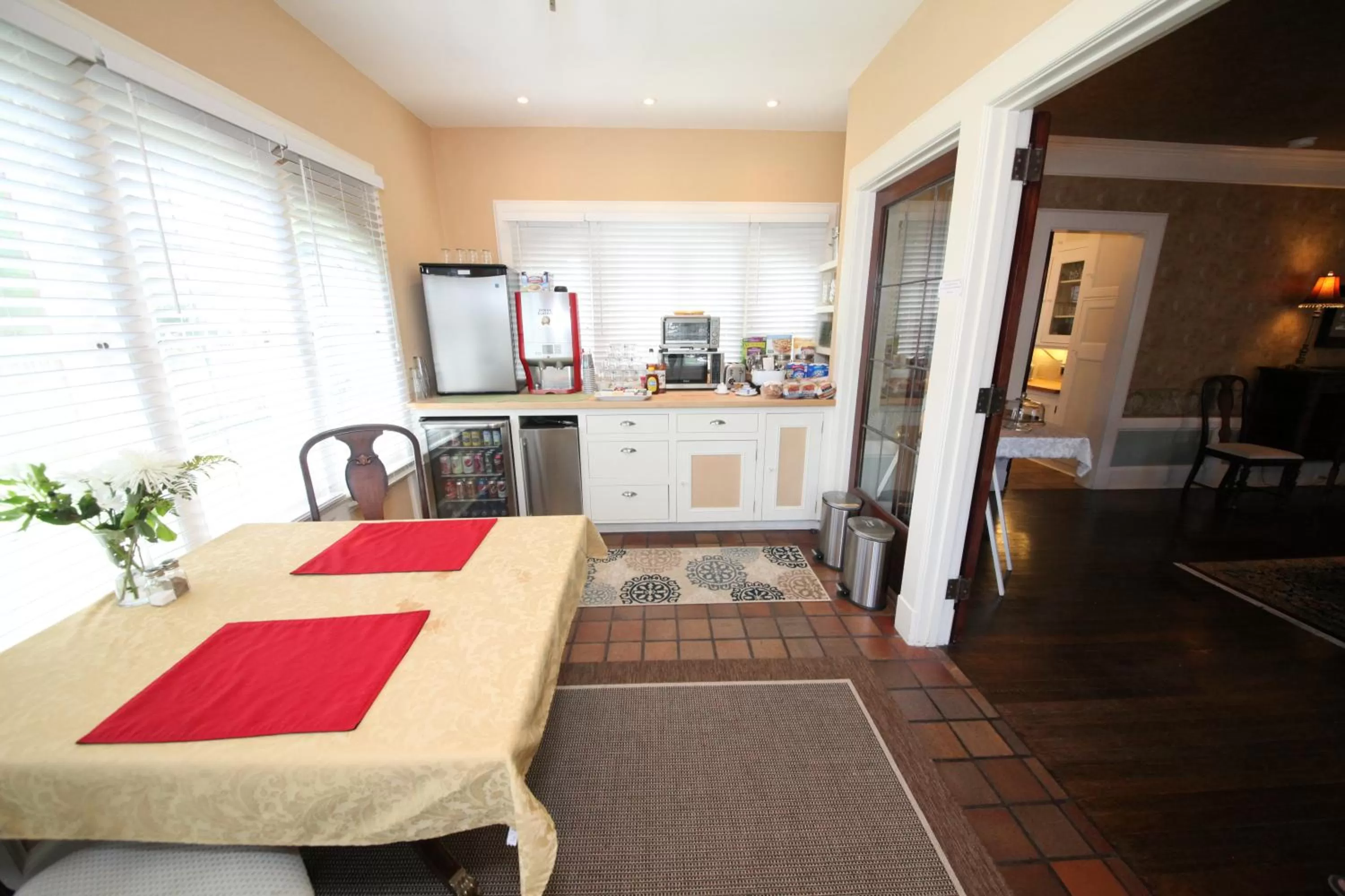 Kitchen/Kitchenette in Leonard at Logan House
