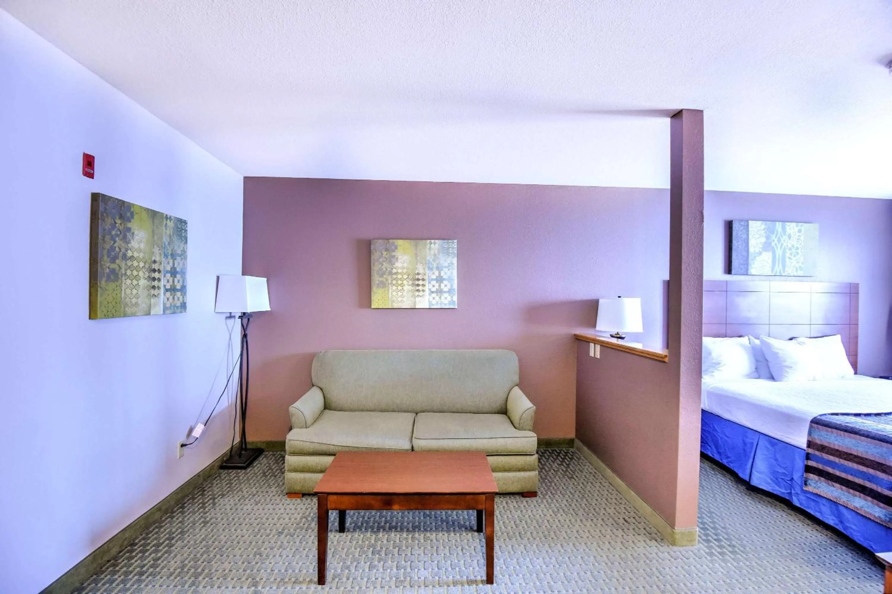 Photo of the whole room, Bed in SureStay Hotel by Best Western Ottawa