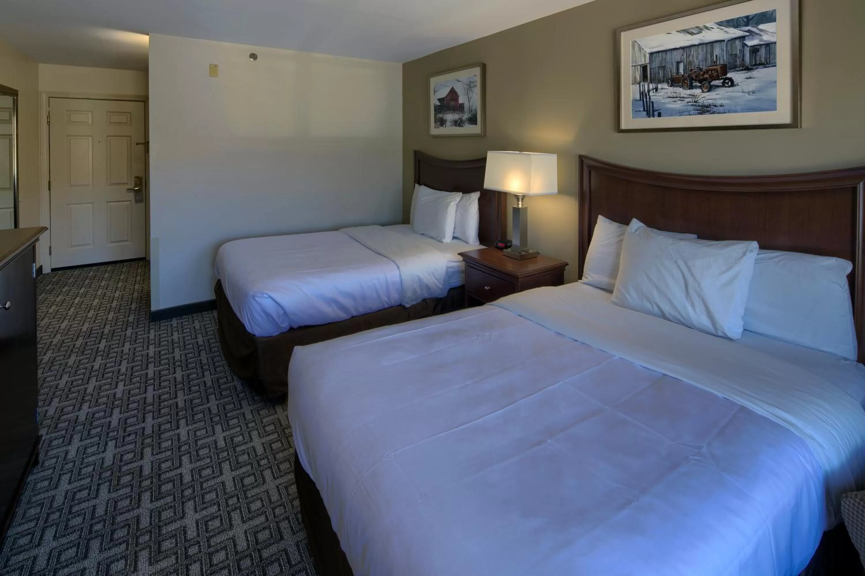 Bed in Country Inn at the Mall