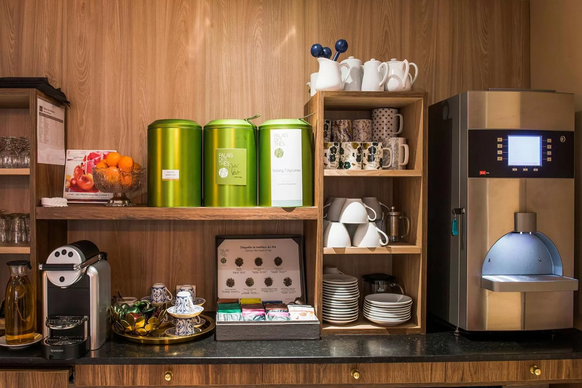 Breakfast in Hôtel Mercure Paris Suresnes Longchamp