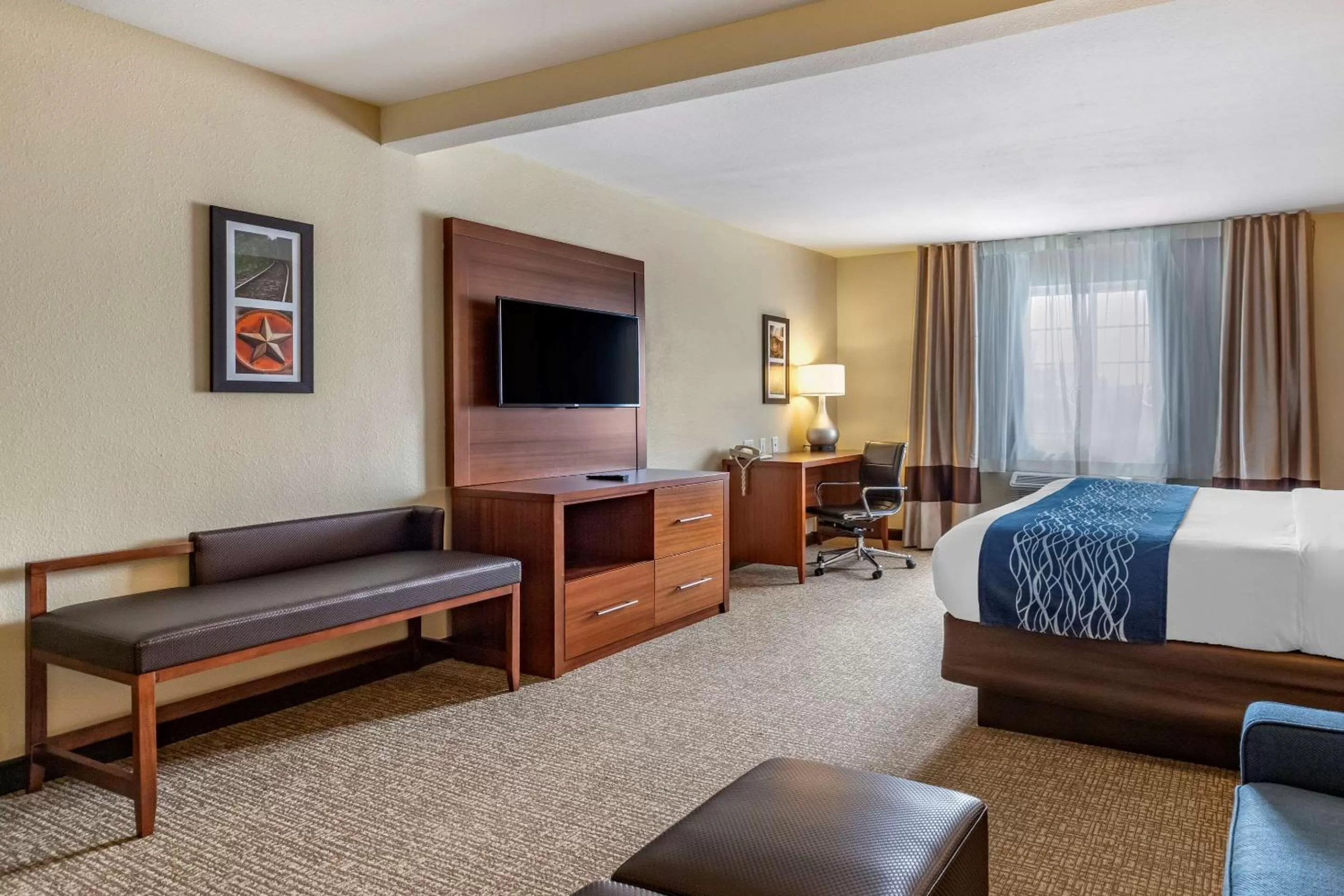 Photo of the whole room, Bed in Comfort Inn & Suites Texas Hill Country
