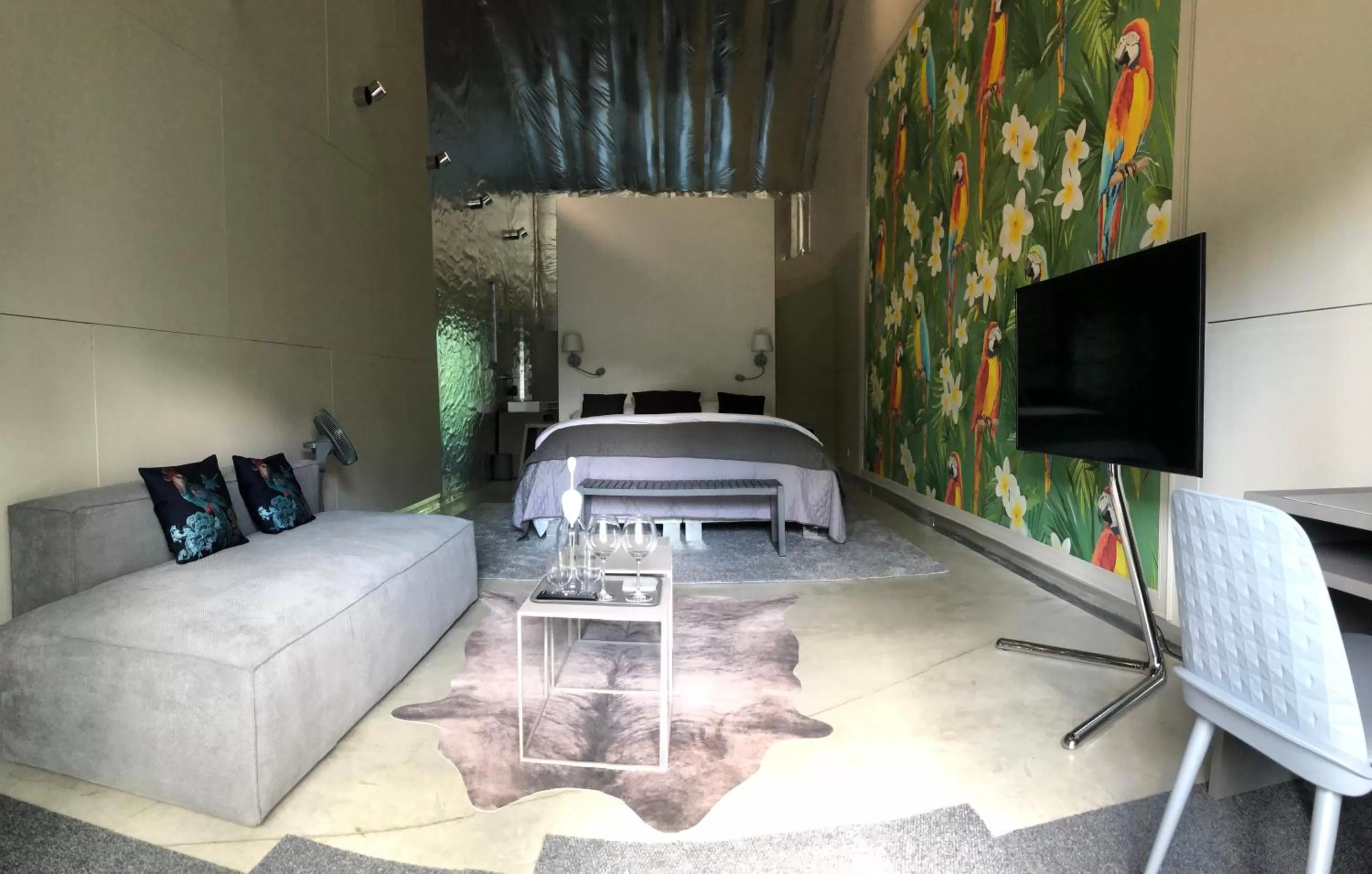 Living room, Bed in Hotel 49