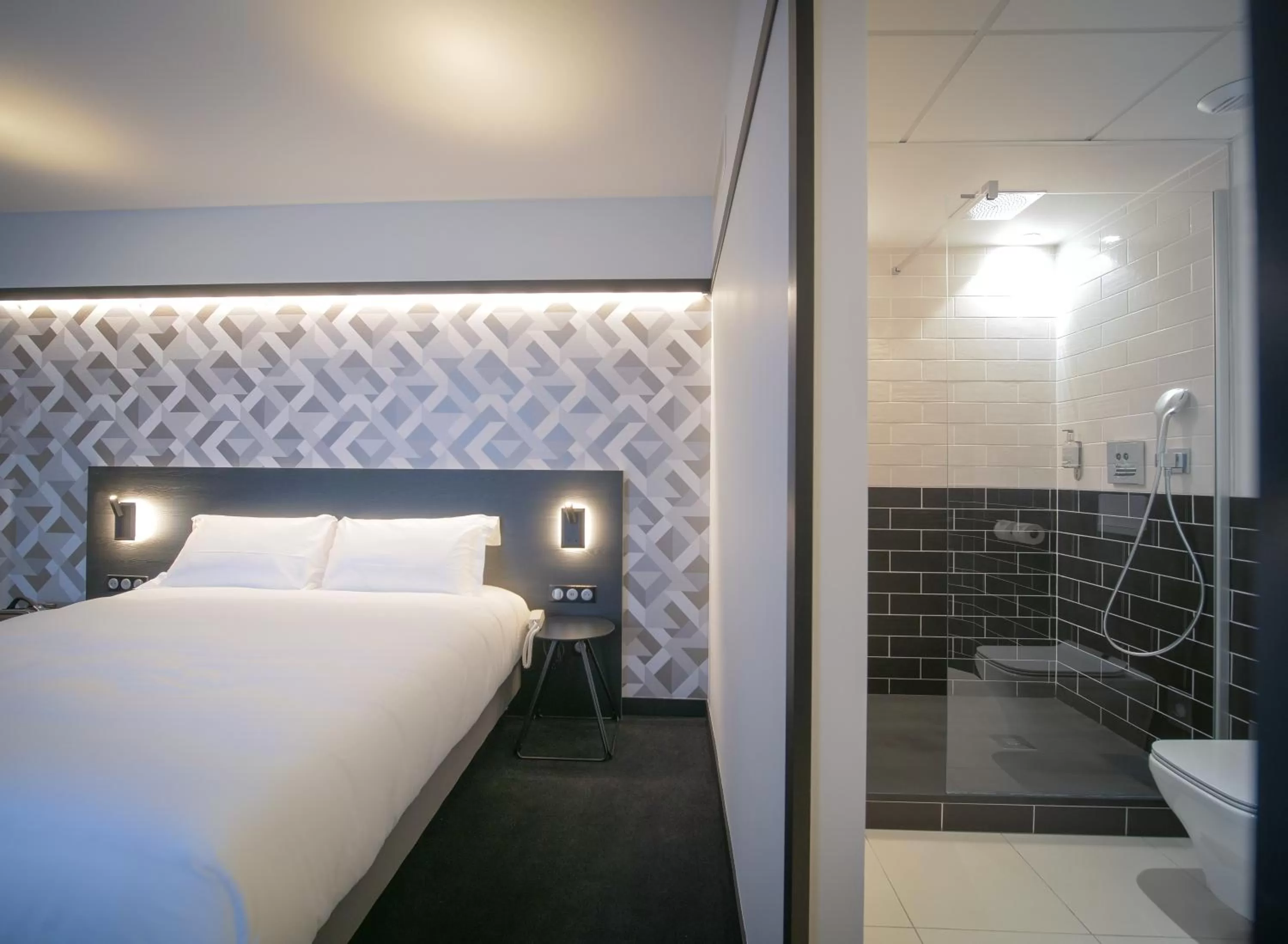 Photo of the whole room, Bed in Le Magic Hôtel & Spa