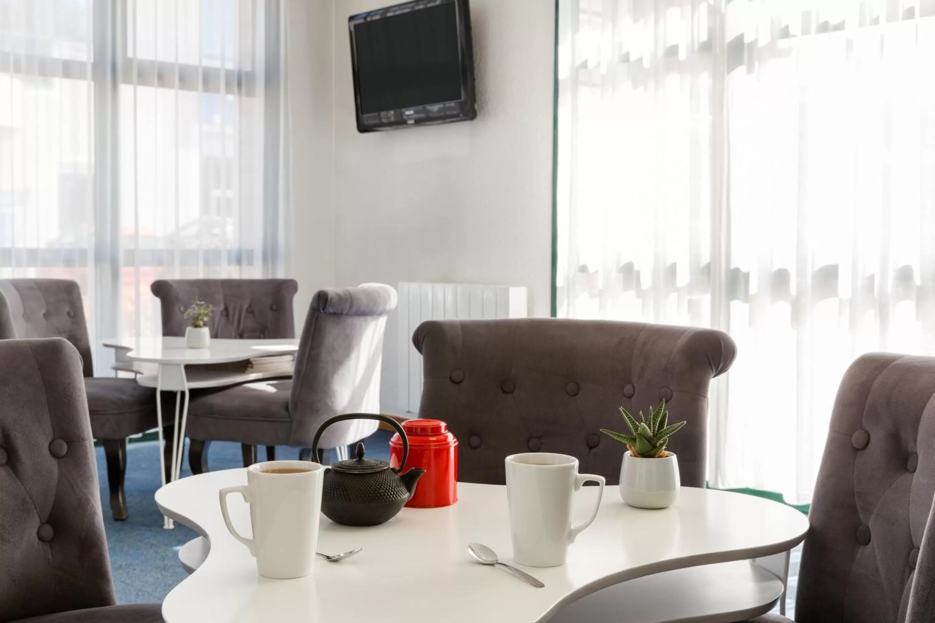 Lounge or bar, Restaurant/Places to Eat in The Originals City, Hôtel Annecy Aéroport (Inter-Hotel)