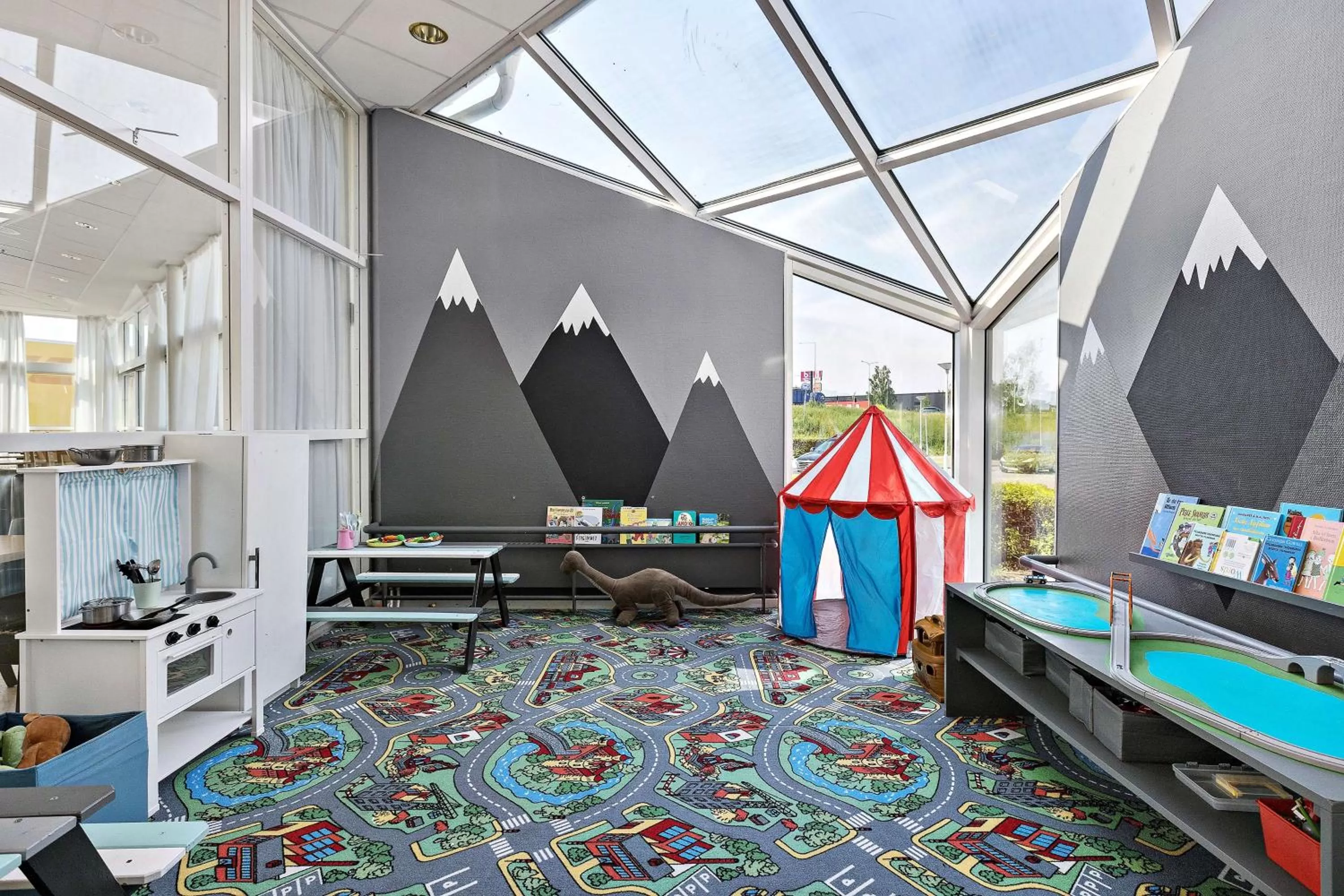 Children play ground in Best Western Eurostop Orebro