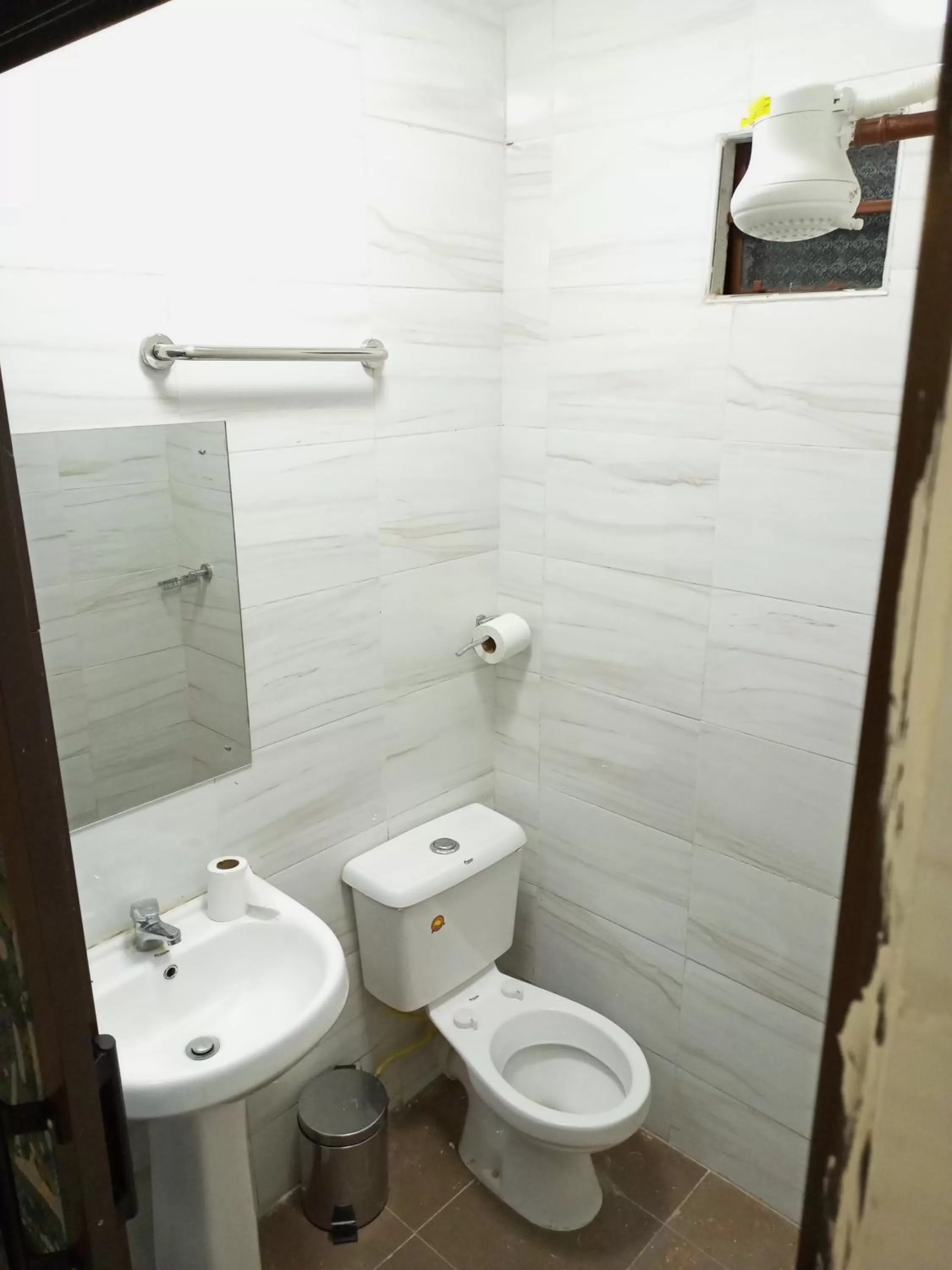 Bathroom in Beach View Hotel - Kisumu