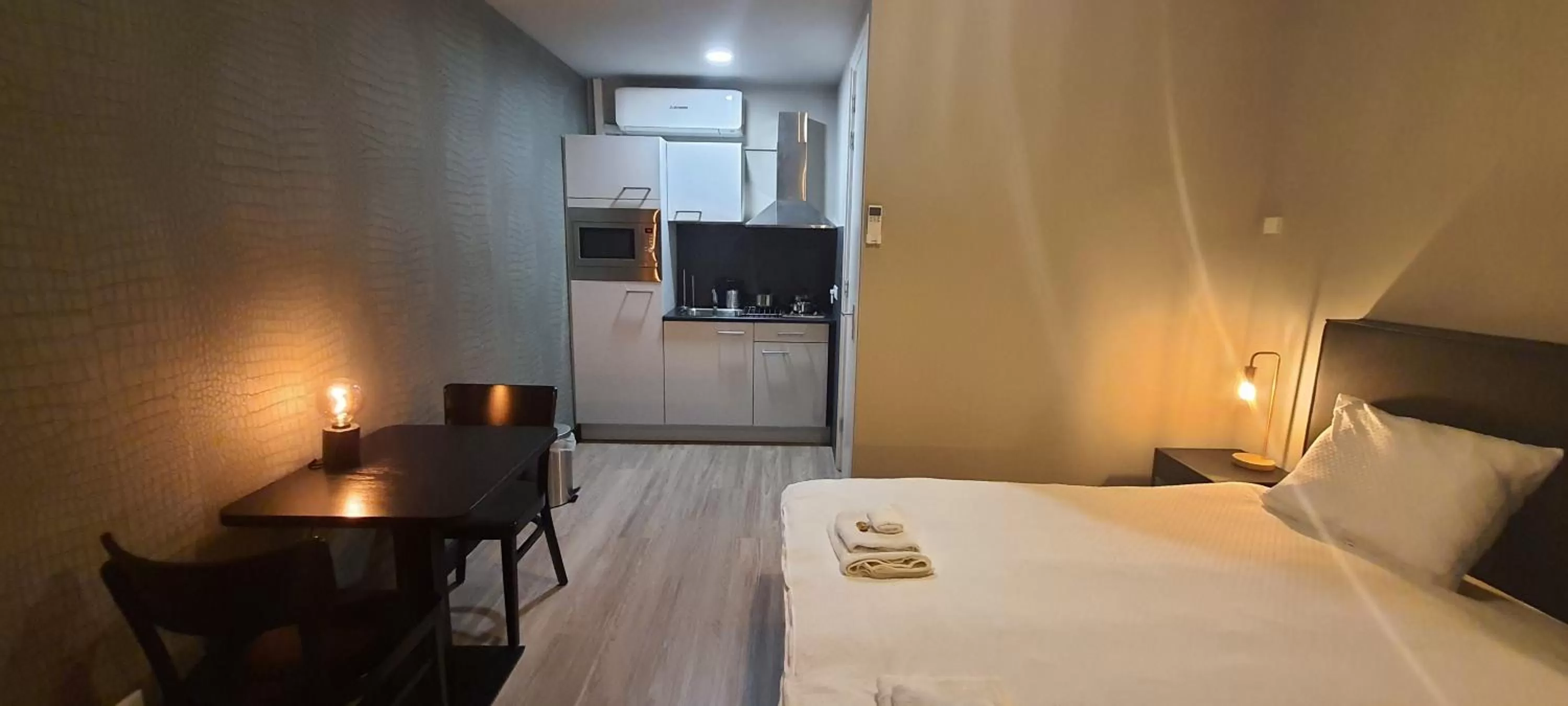 Kitchen or kitchenette, Bed in Sientjes Boetiekhotel