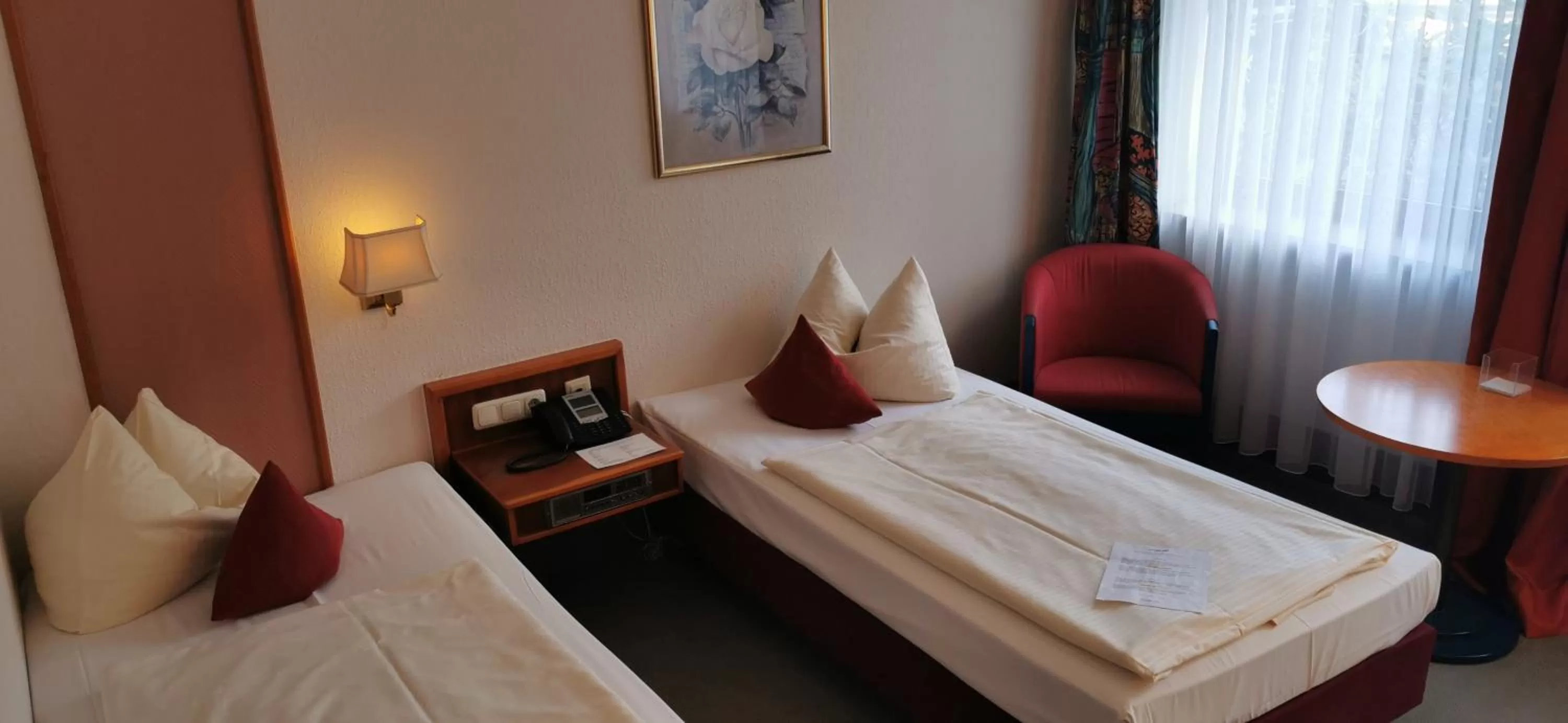 Photo of the whole room, Bed in Heidehotel Soltauer Hof