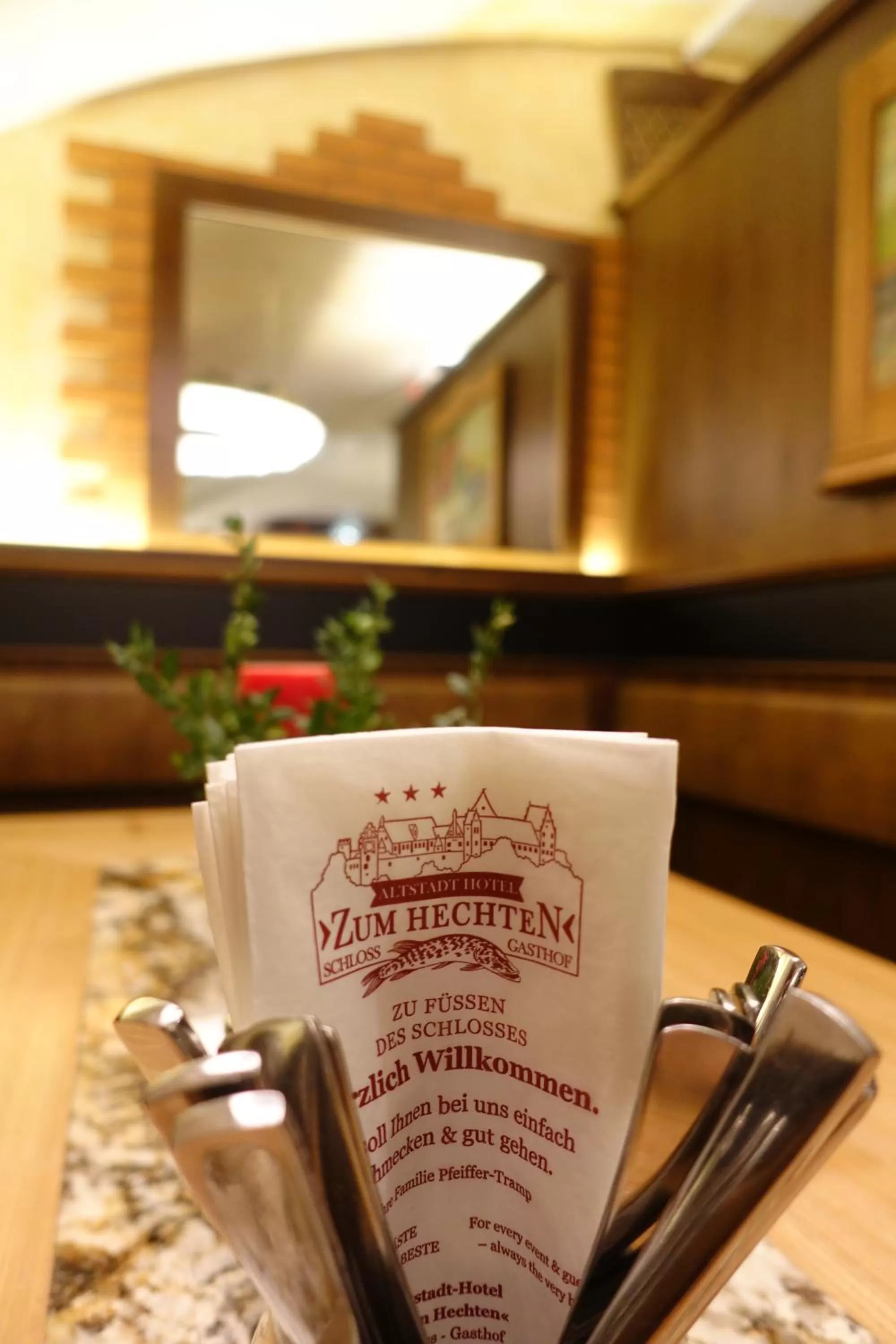 Restaurant/places to eat in Altstadt-Hotel Zum Hechten