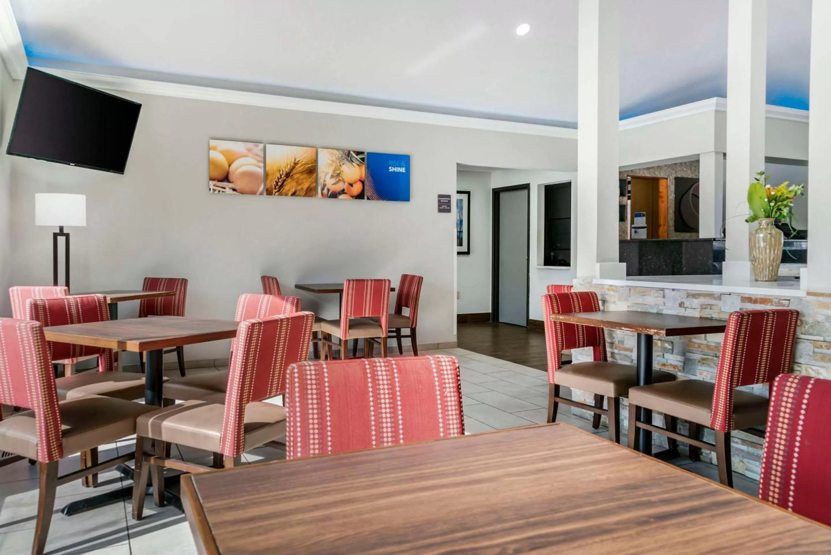 Breakfast in Comfort Inn East Oregon - Toledo