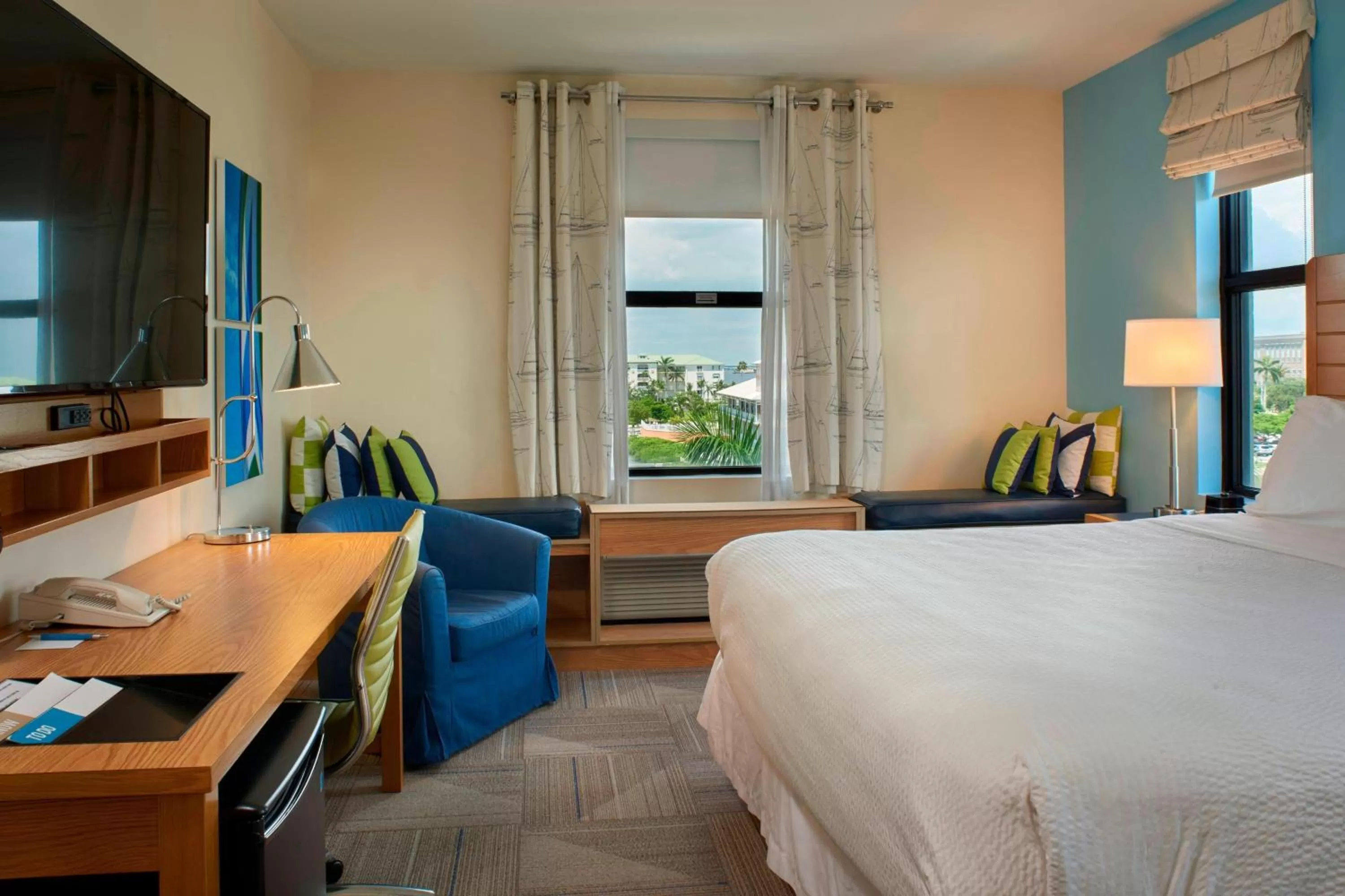 Photo of the whole room, Bed in Four Points by Sheraton Punta Gorda Harborside