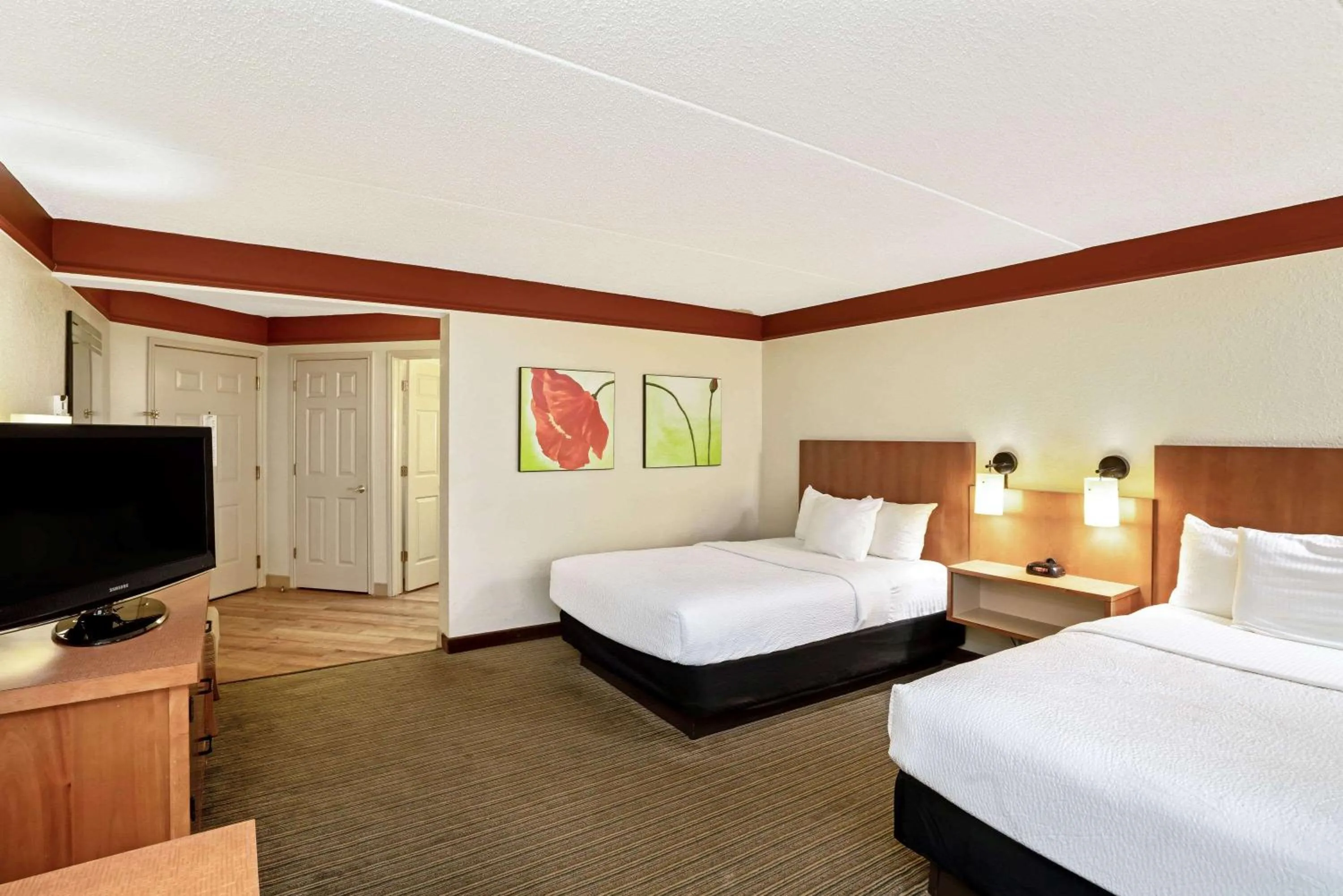 Photo of the whole room, Bed in La Quinta by Wyndham Memphis Primacy Parkway
