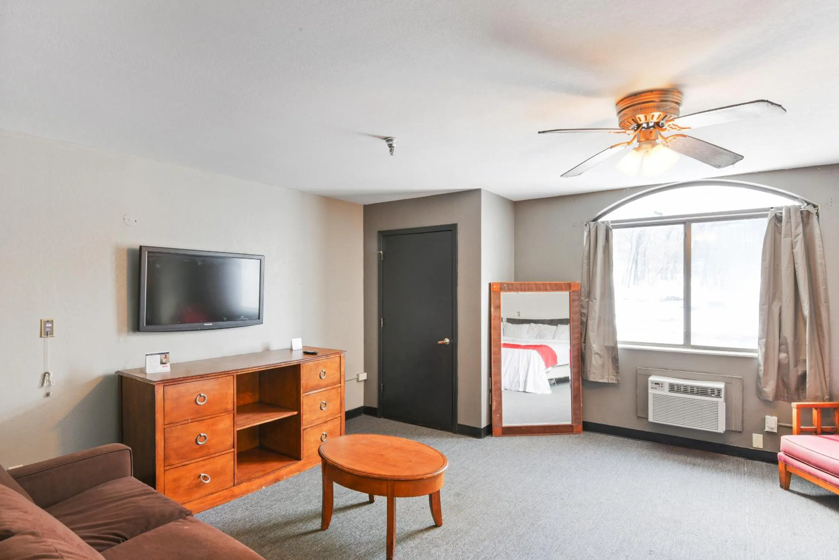 Area and facilities, TV/Entertainment Center in OYO Hotel Edmond - University of Central Oklahoma