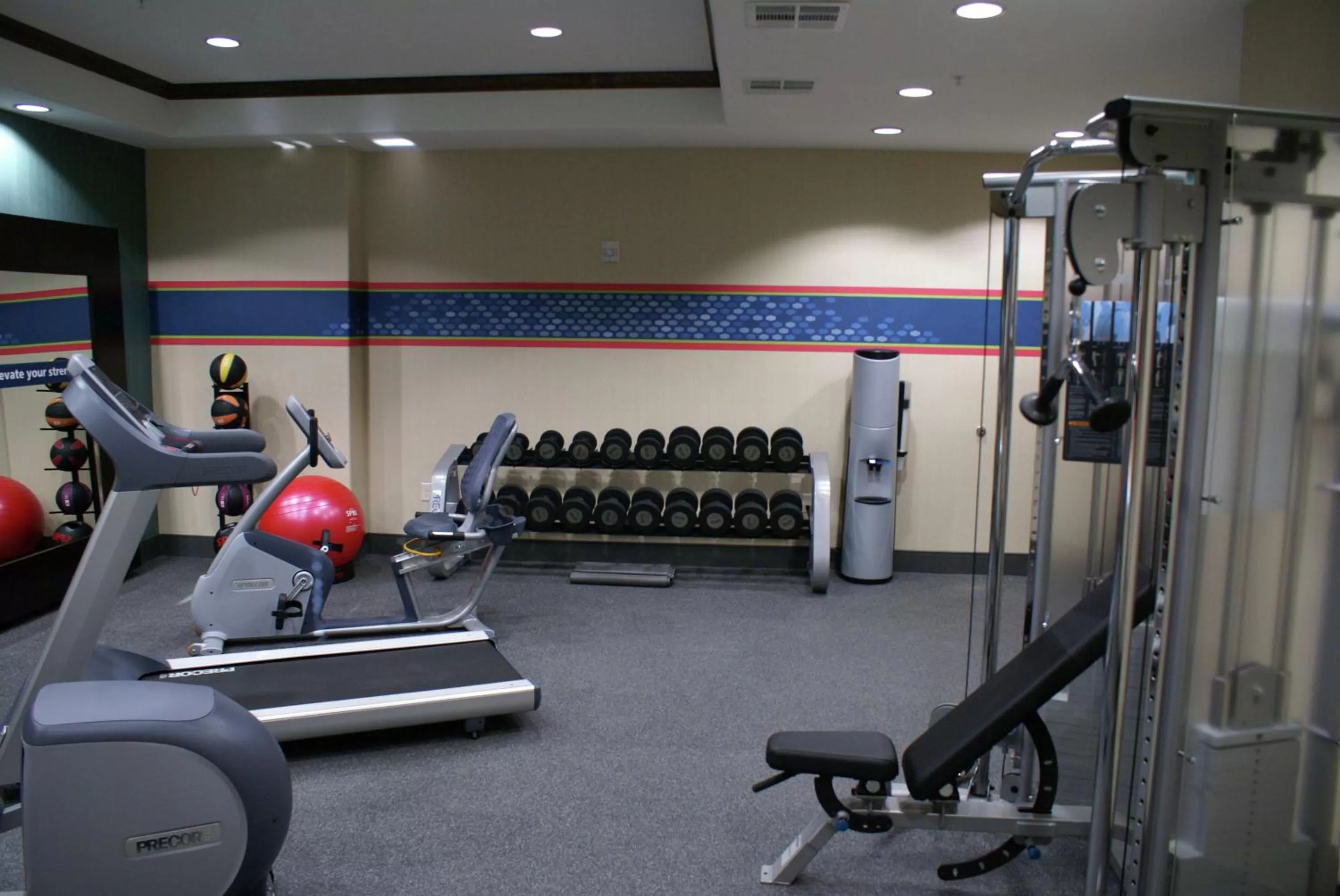 Fitness centre/facilities in Hampton Inn & Suites Center