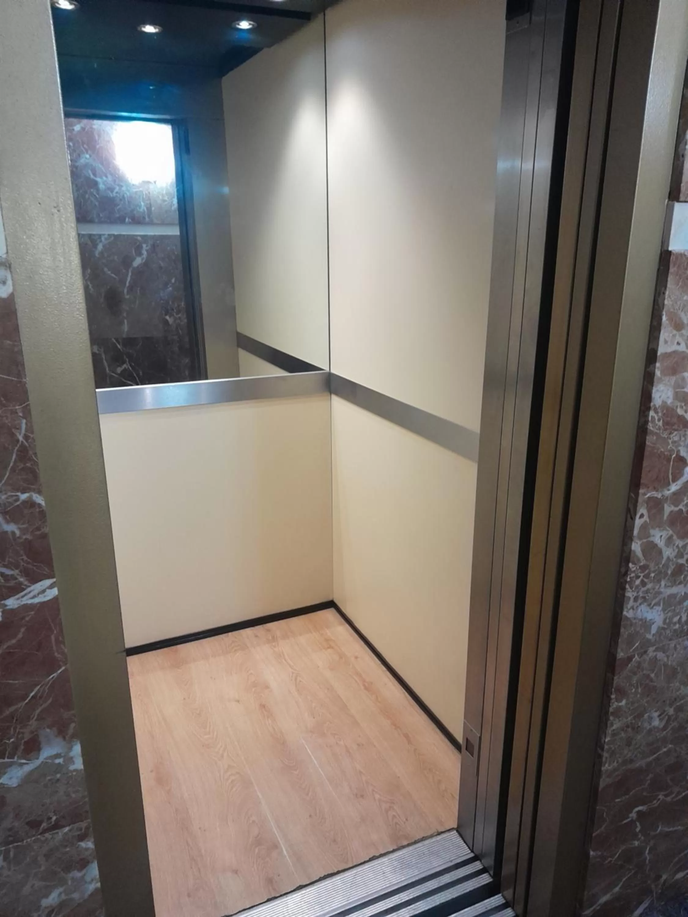 elevator in Hostal Santa Ana