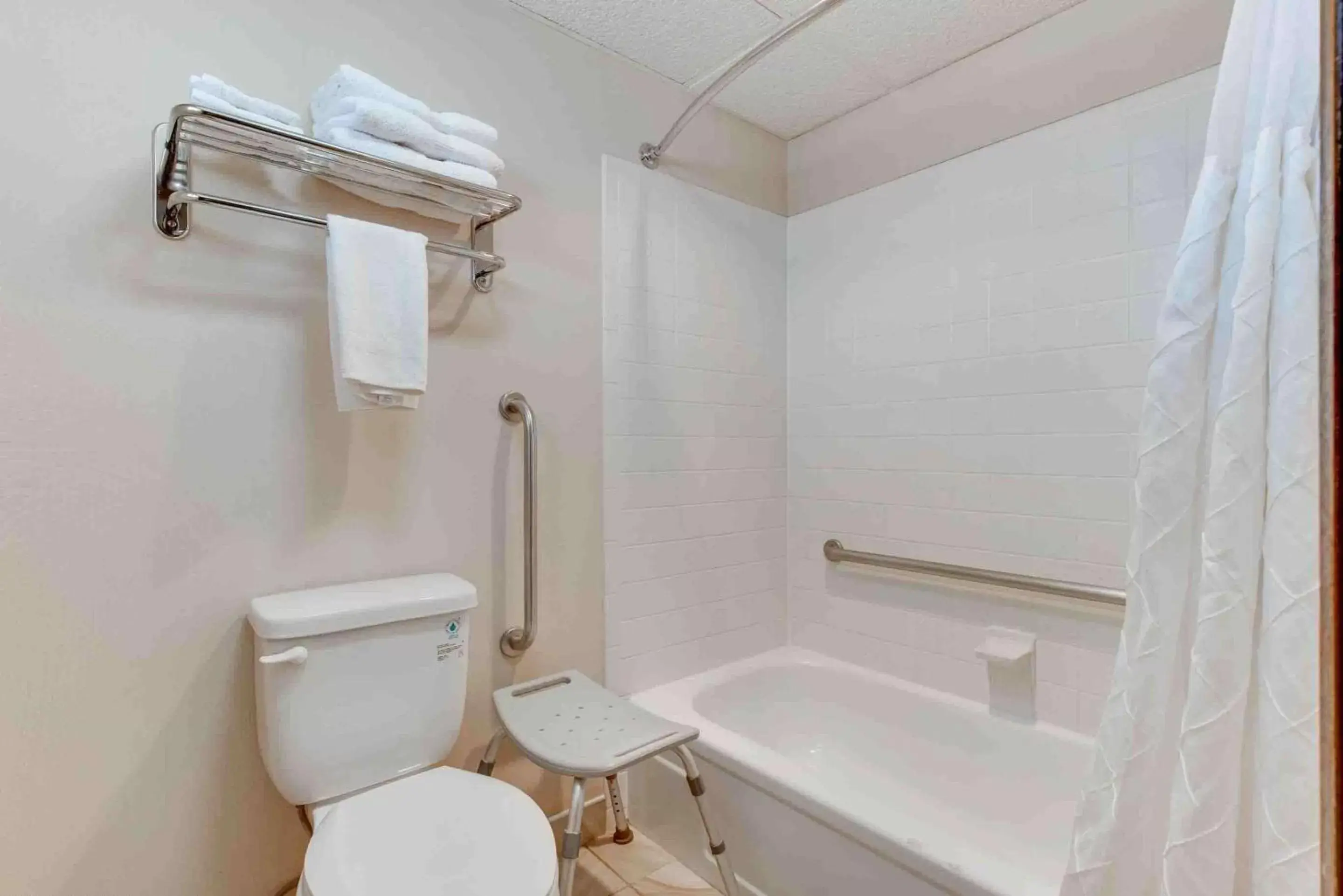 Queen Room with Two Queen Beds and Movie Review - Disability Access/Non-Smoking in Best Western Movie Manor Queen Room with Two Queen Beds and Movie Review - Disability Access/Non-Smoking in Best Western Movie Manor