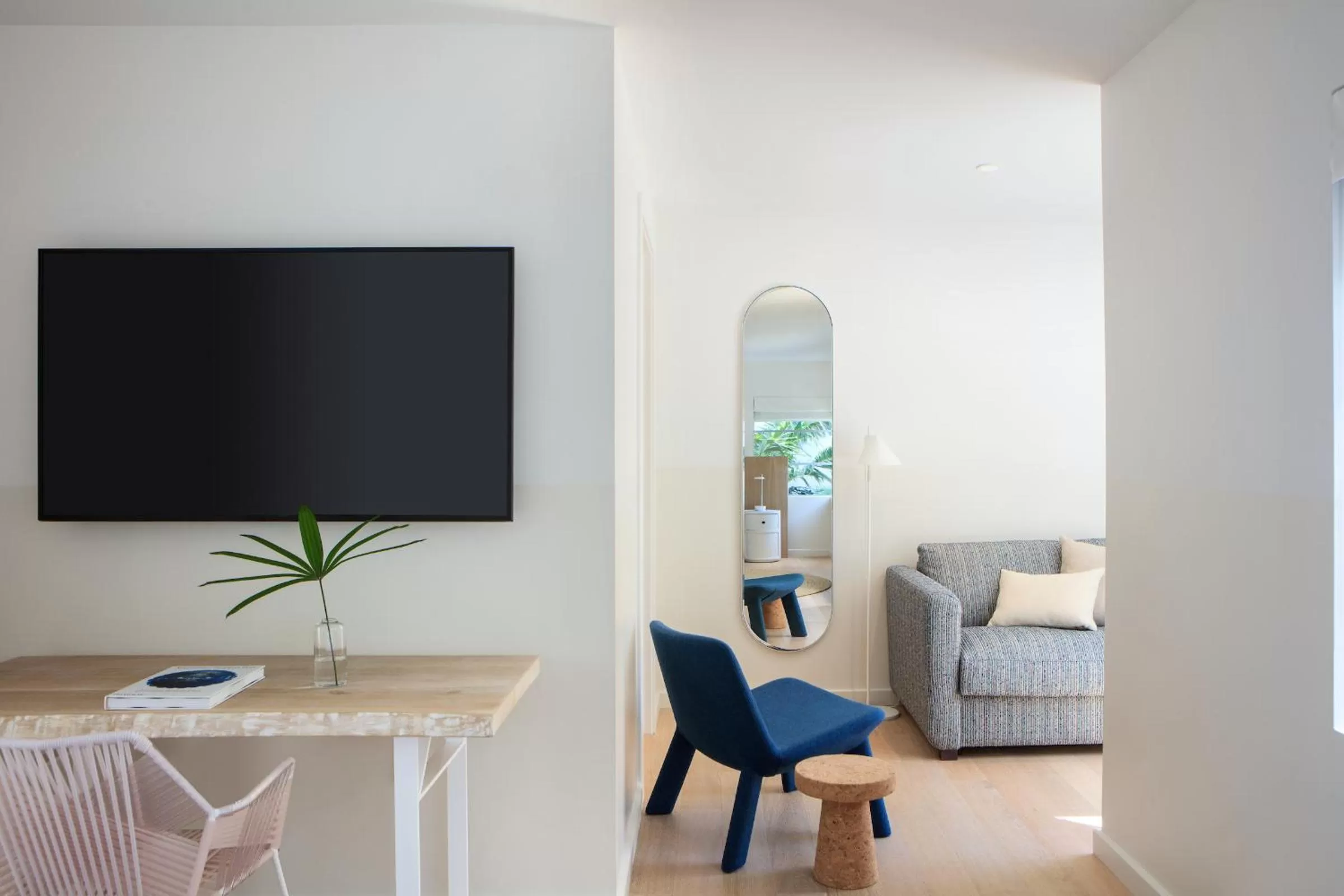 TV and multimedia in The Kimpton Shorebreak Fort Lauderdale Beach Resort