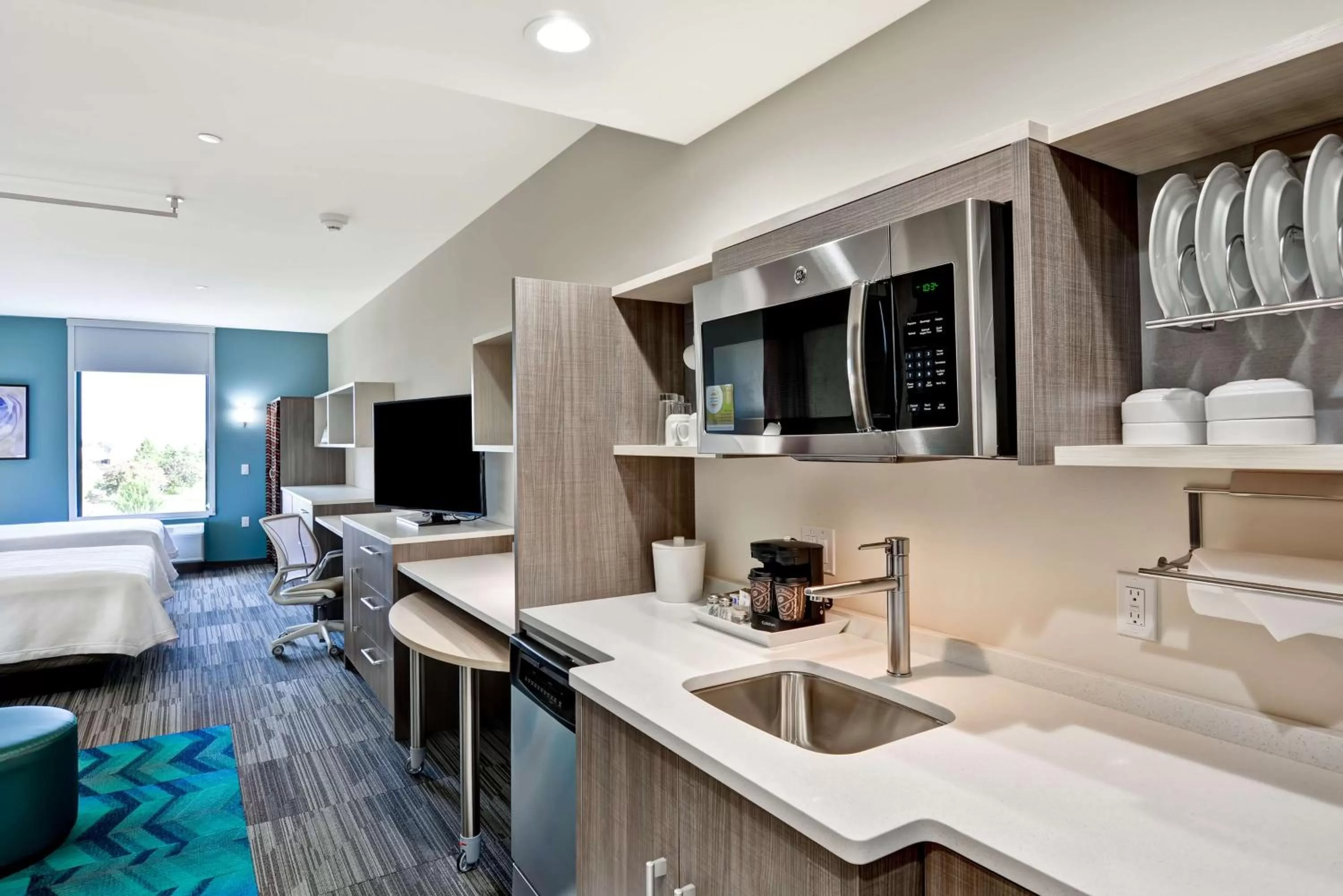 Kitchen or kitchenette, Bed in Home2 Suites by Hilton OKC Midwest City Tinker AFB