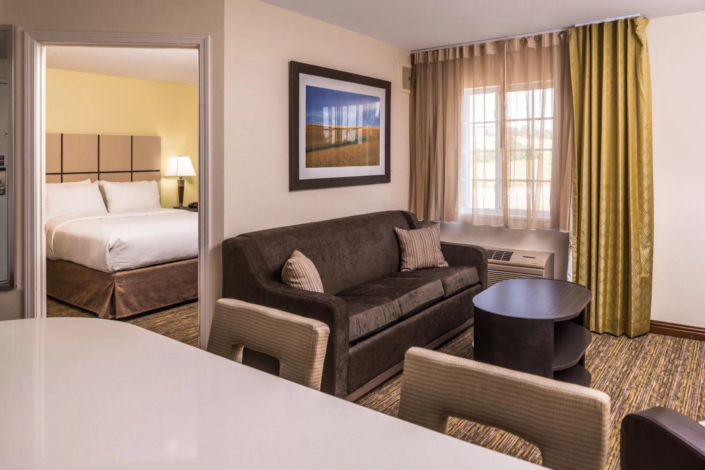 Photo of the whole room, Bed in Candlewood Suites Kansas City by IHG